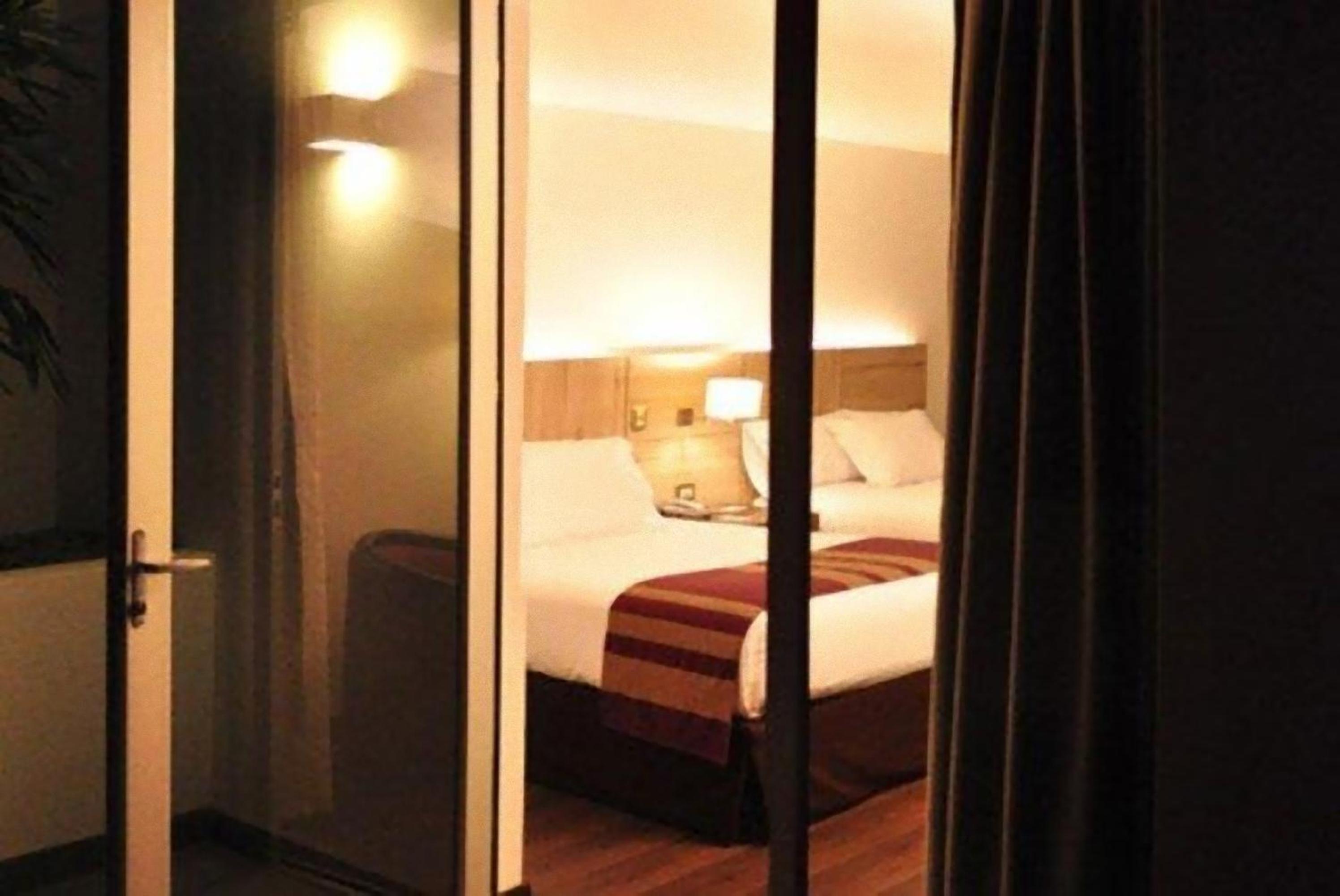 Premium Twin Room photo 3