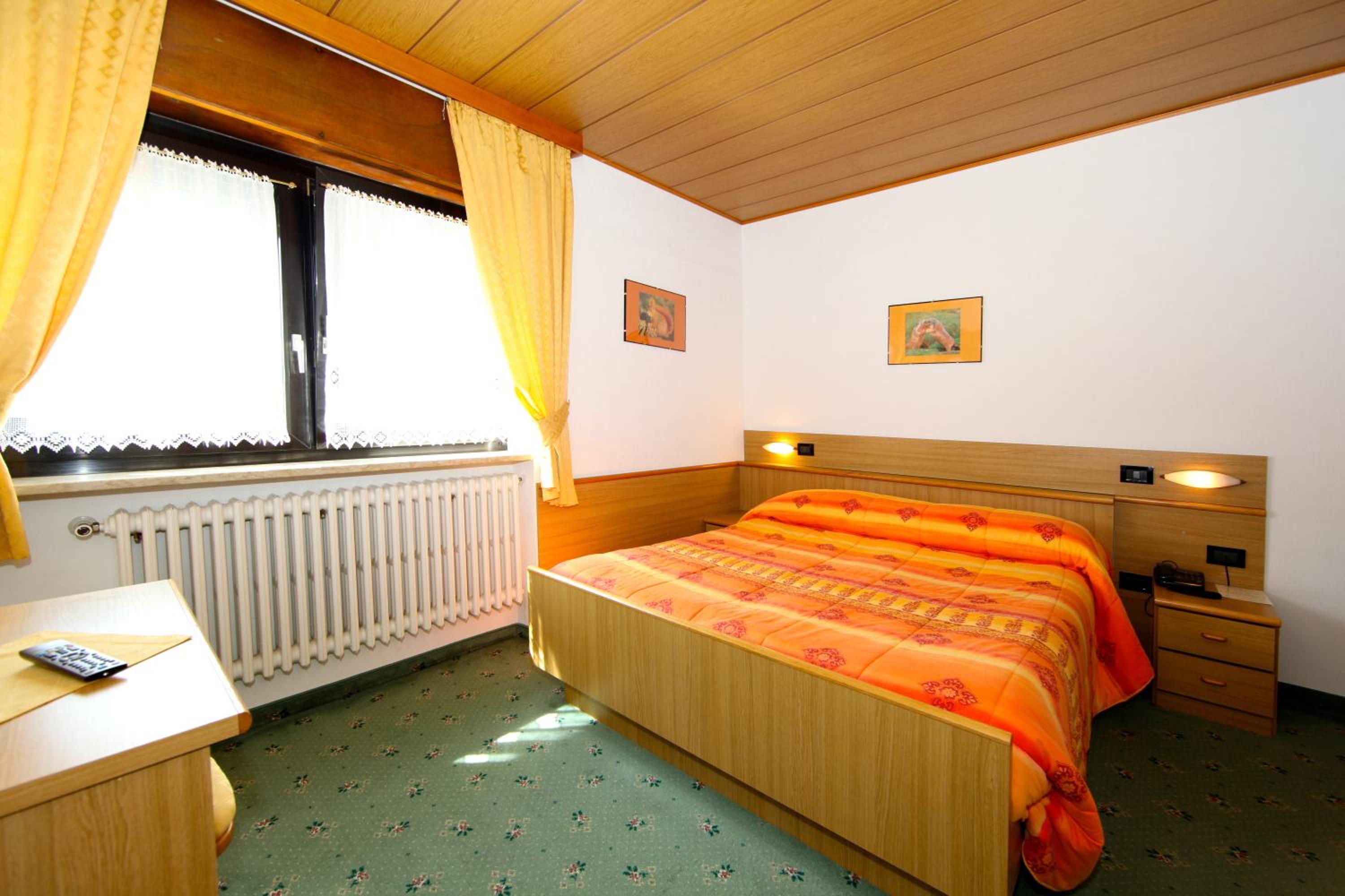 Double or Twin Room - Photo 10