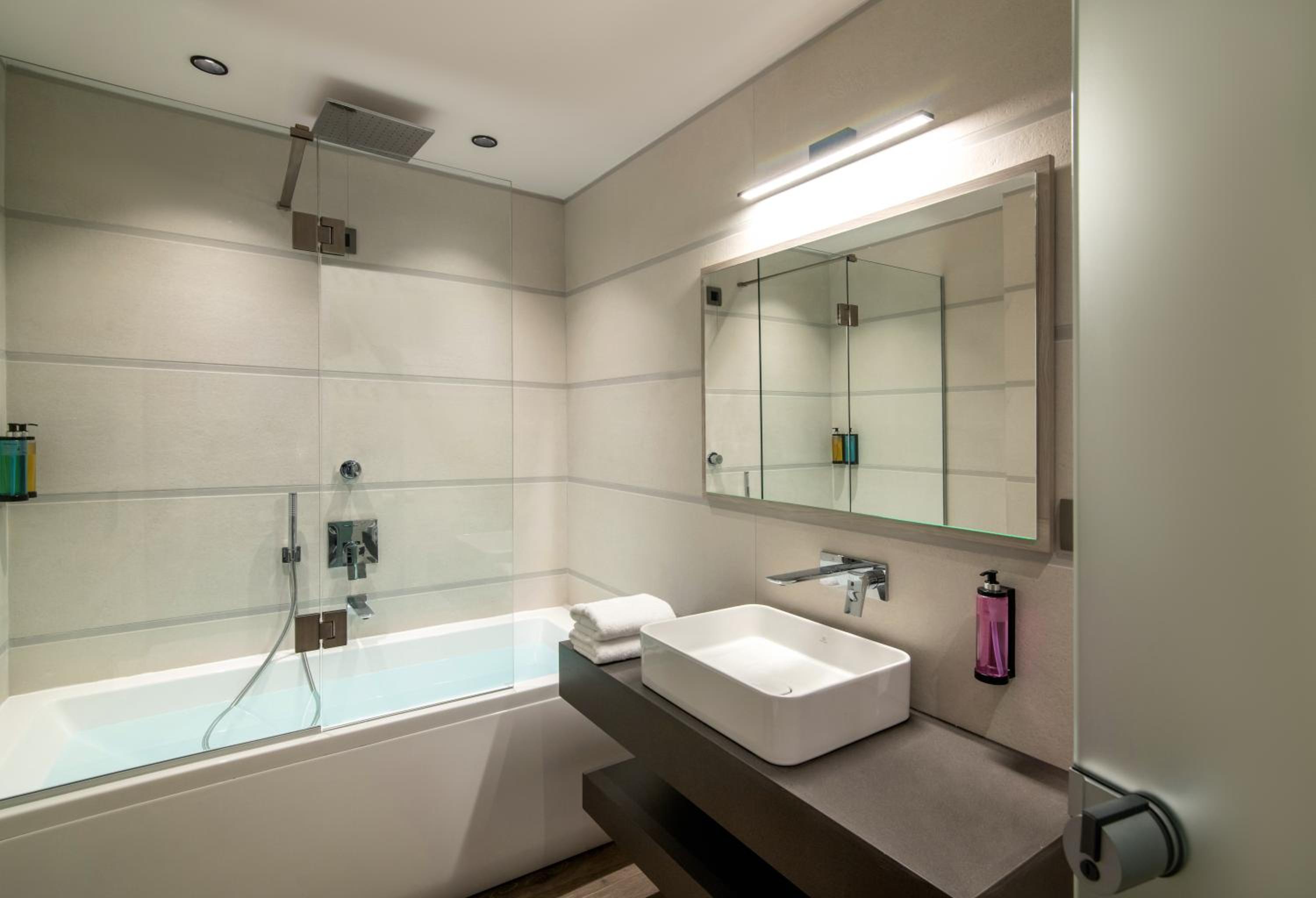 Executive Family Apartment with Jetted Tub