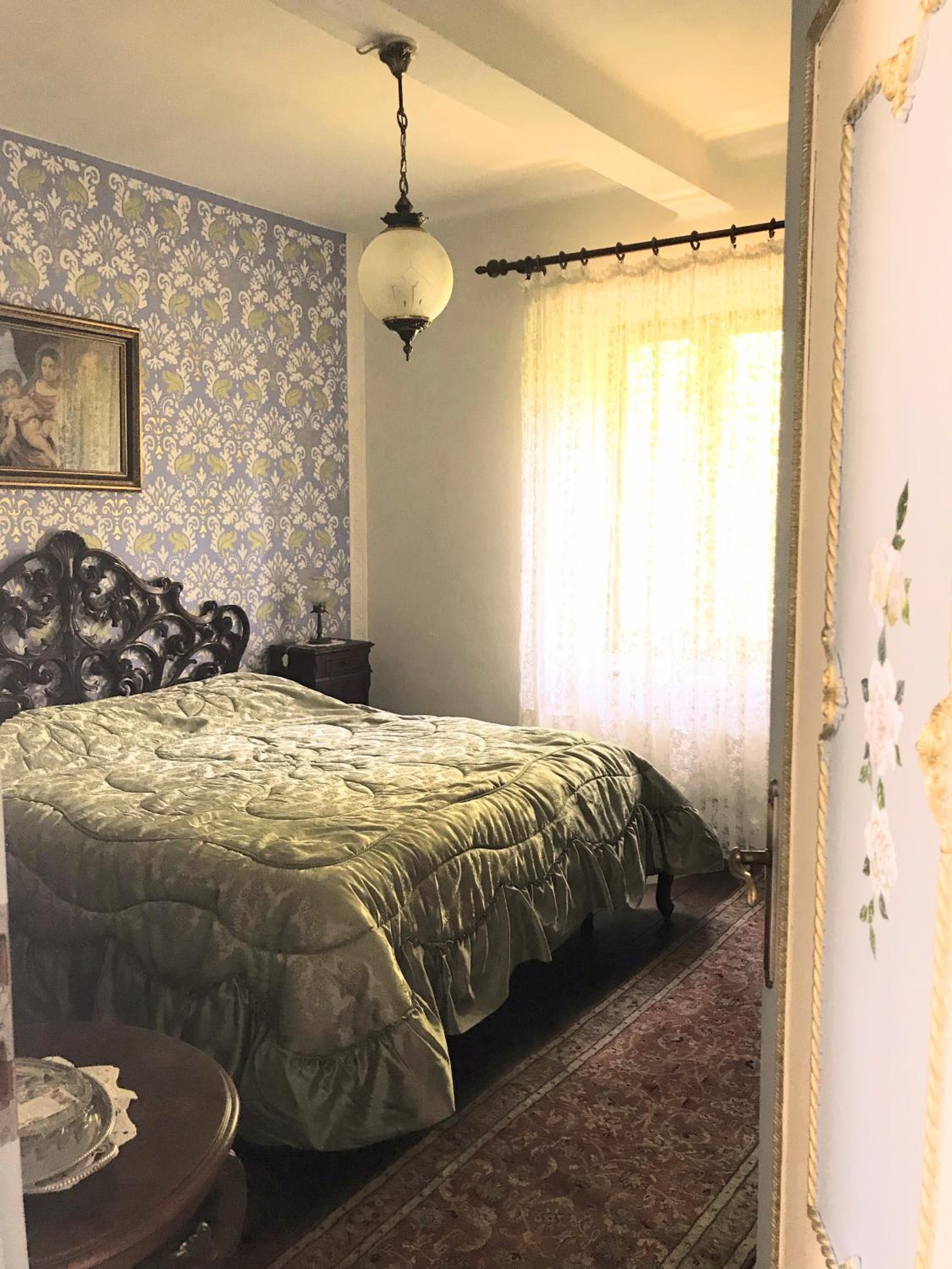 Queen Room photo 1