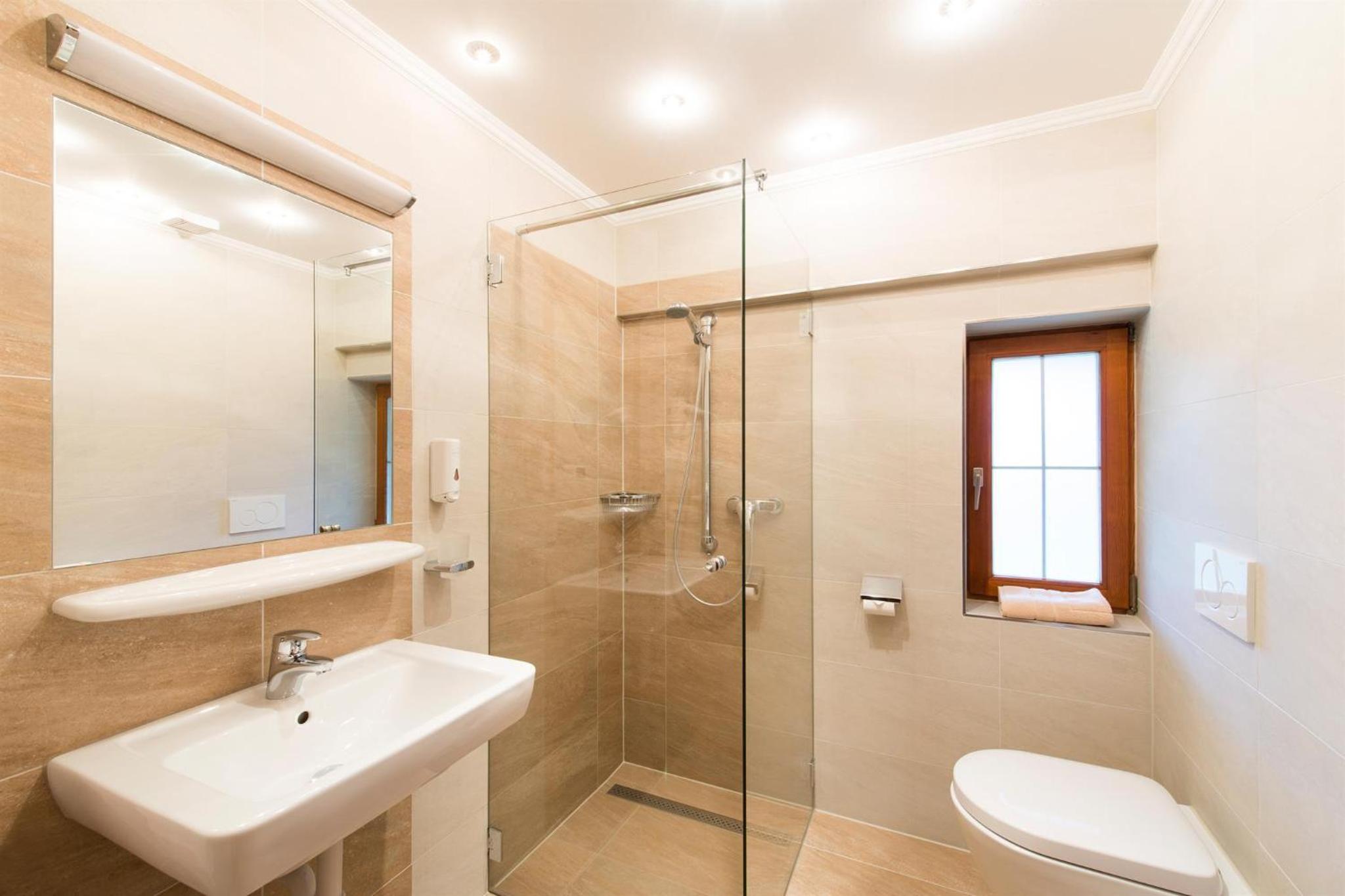 Family Room with Shower photo 2