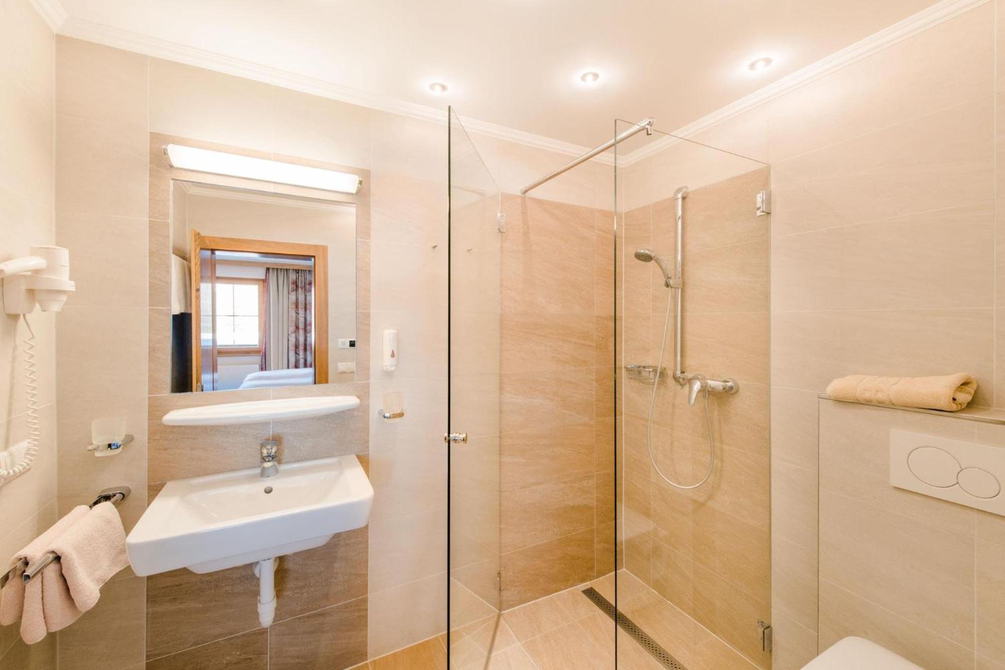Double Room with Shower photo 3