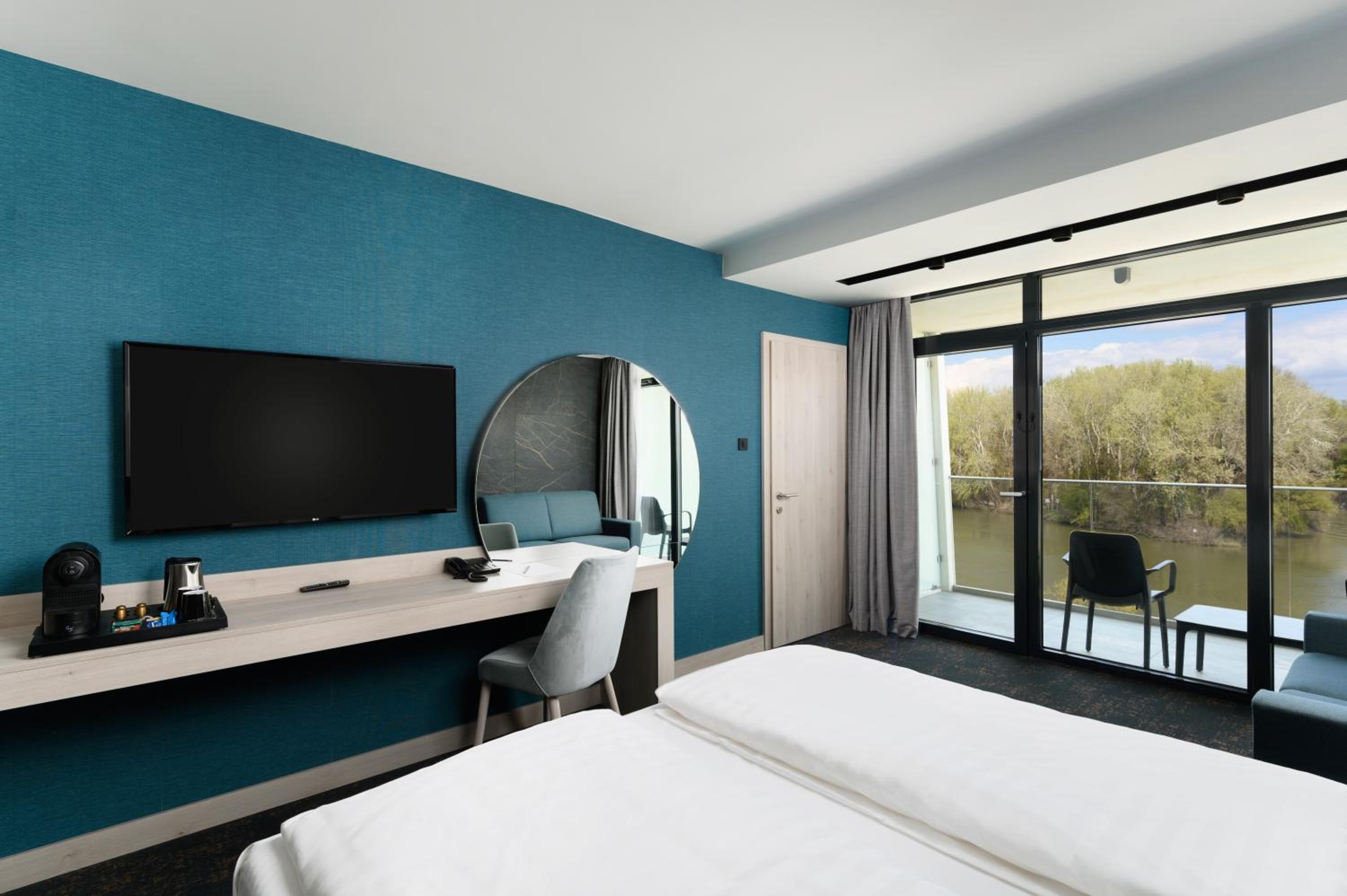 Superior Double Room with Sofa - Photo 5