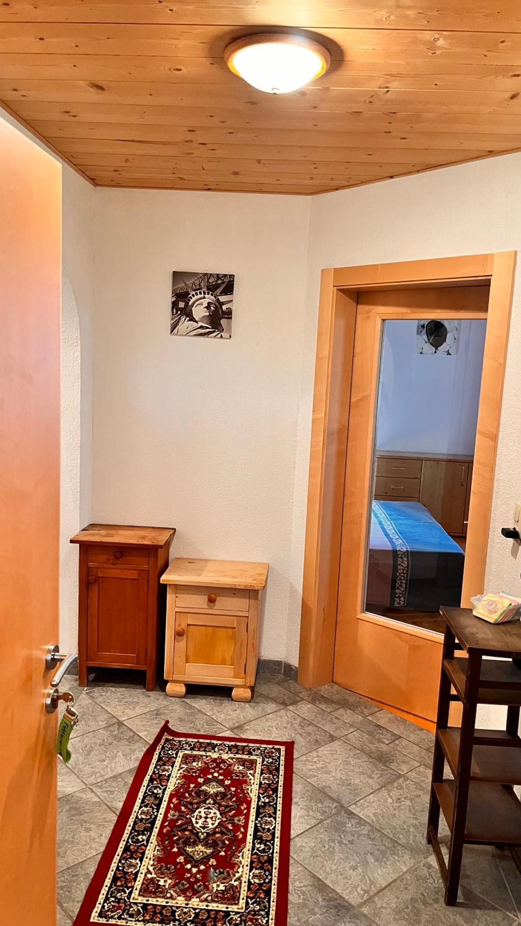 One-Bedroom Apartment photo 1