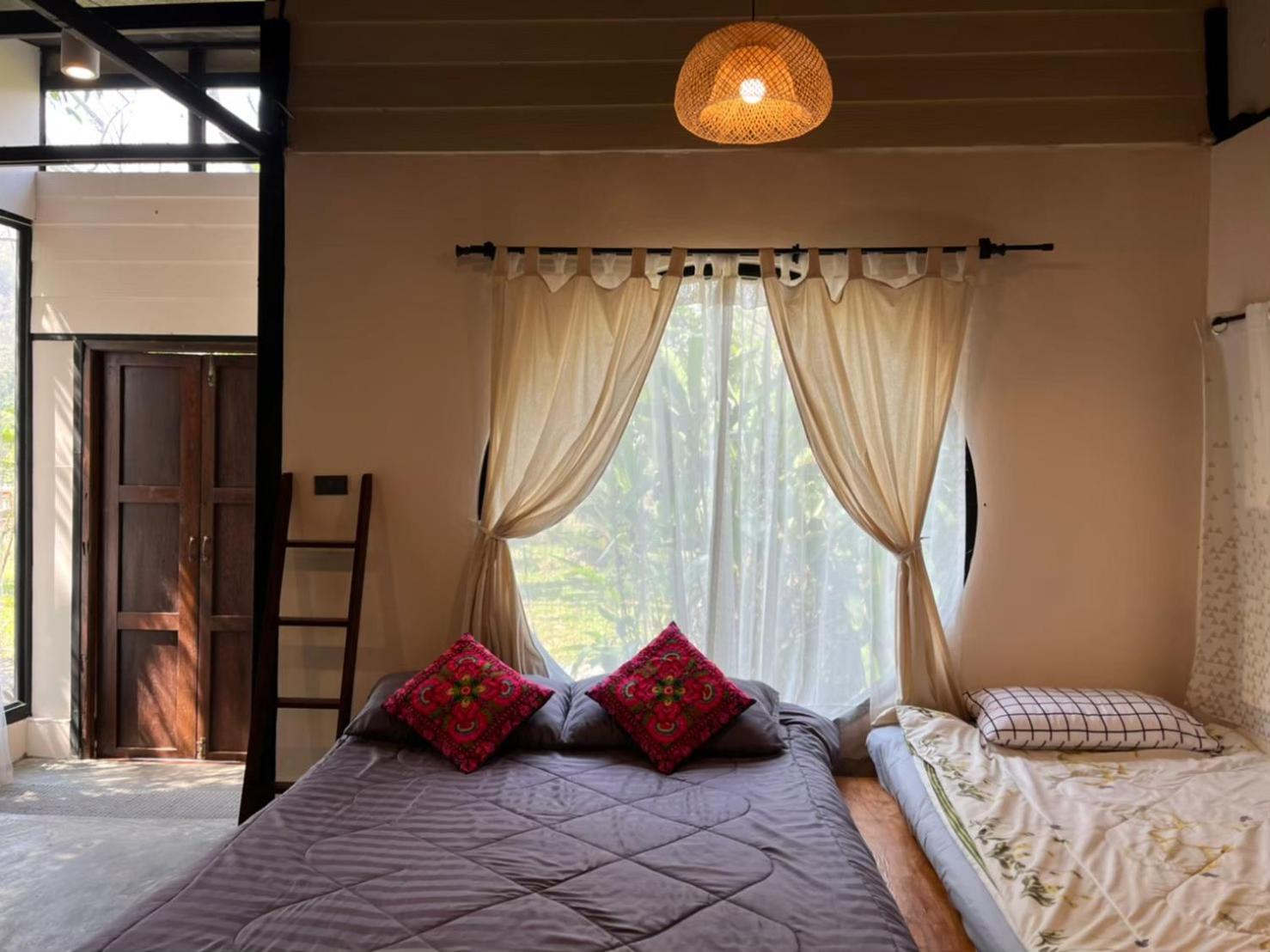 Bungalow with Garden View - Photo 4