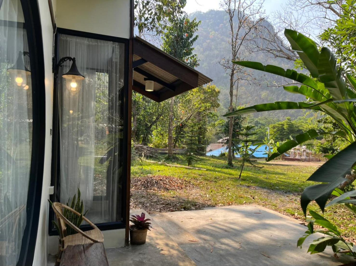 Bungalow with Garden View - Photo 8