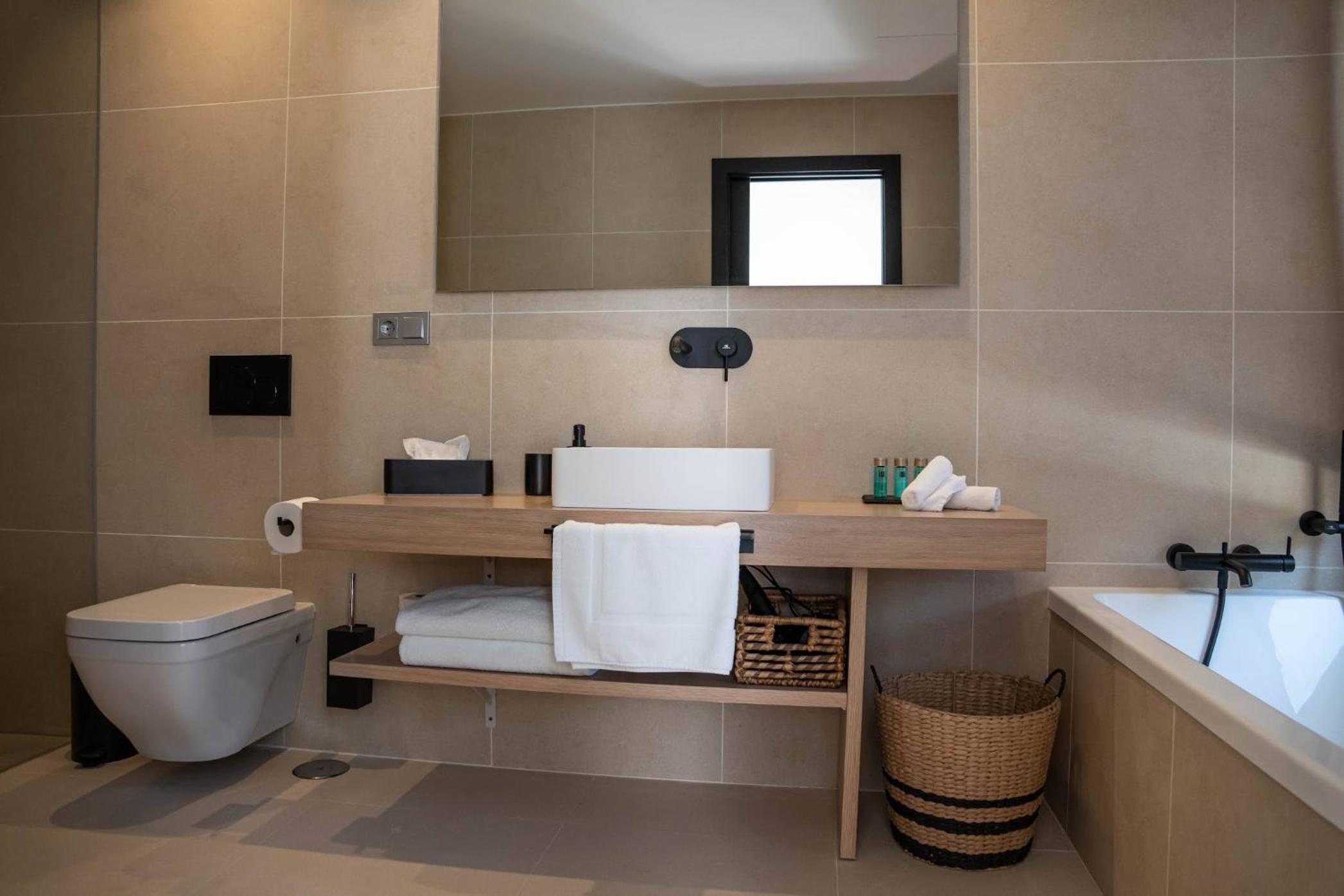 Luxury Triple Room - Photo 10
