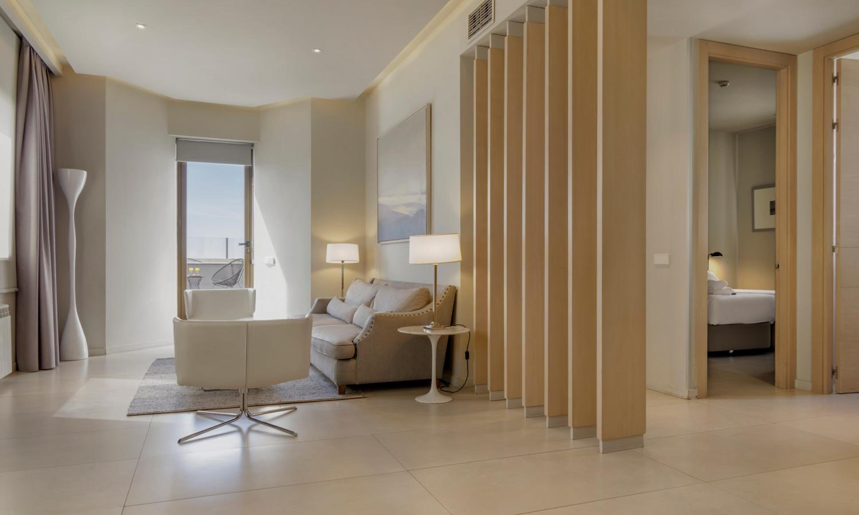Apartment with Terrace - Photo 7