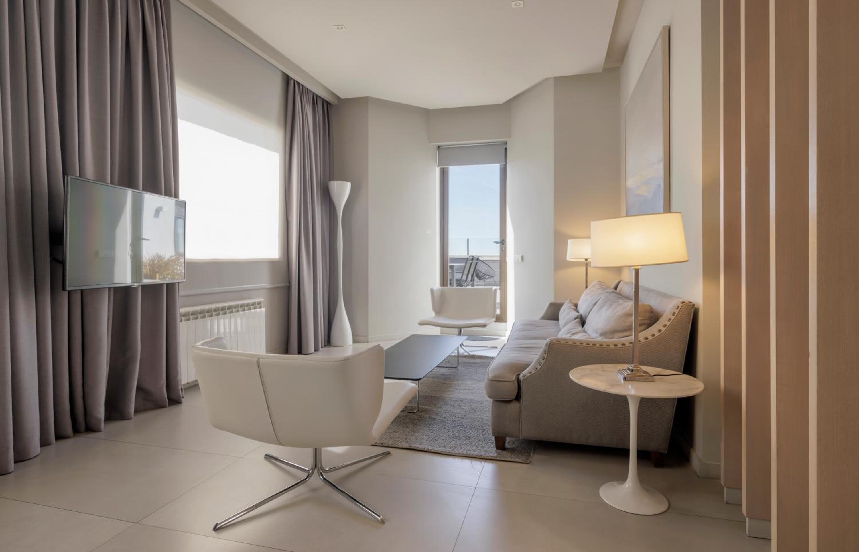 Apartment with Terrace - Photo 15