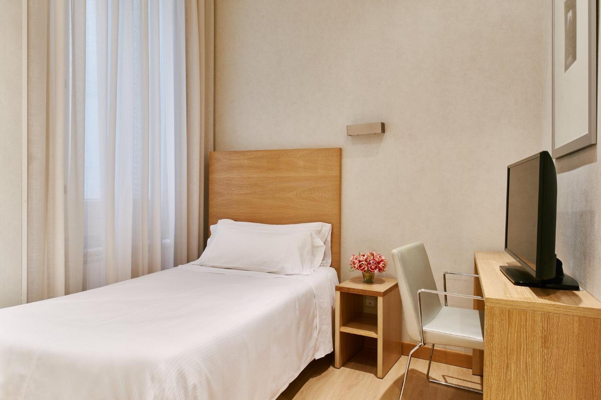 Single Room - Photo 1