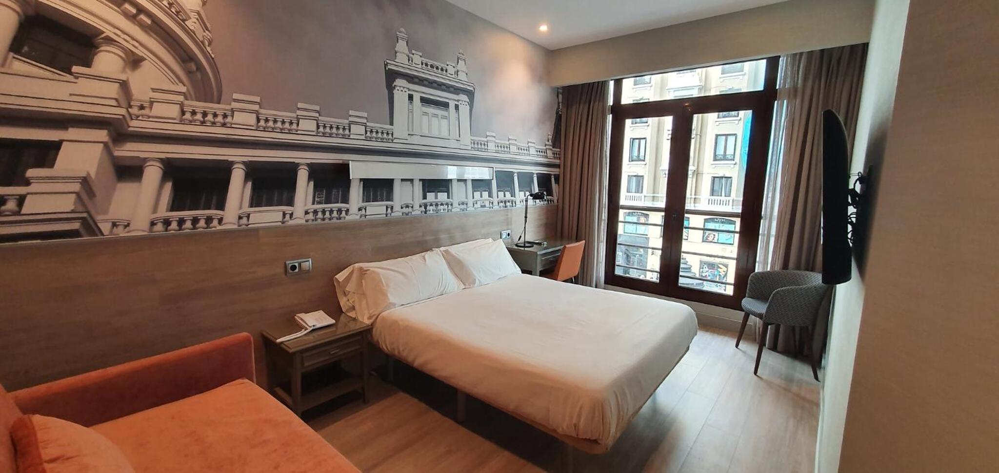 Double Room with View - Photo 1