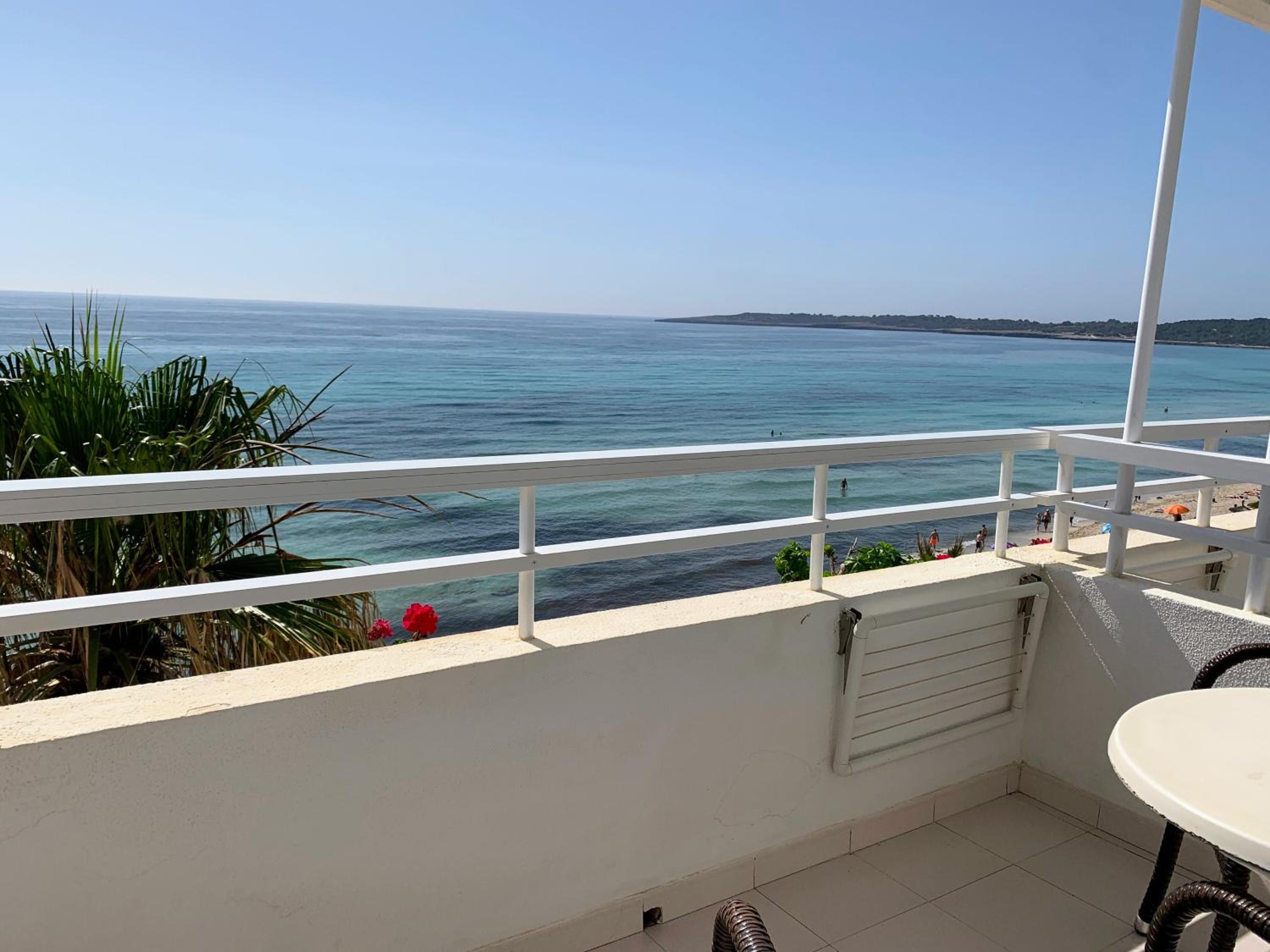 Twin Room with Sea View - Photo 8