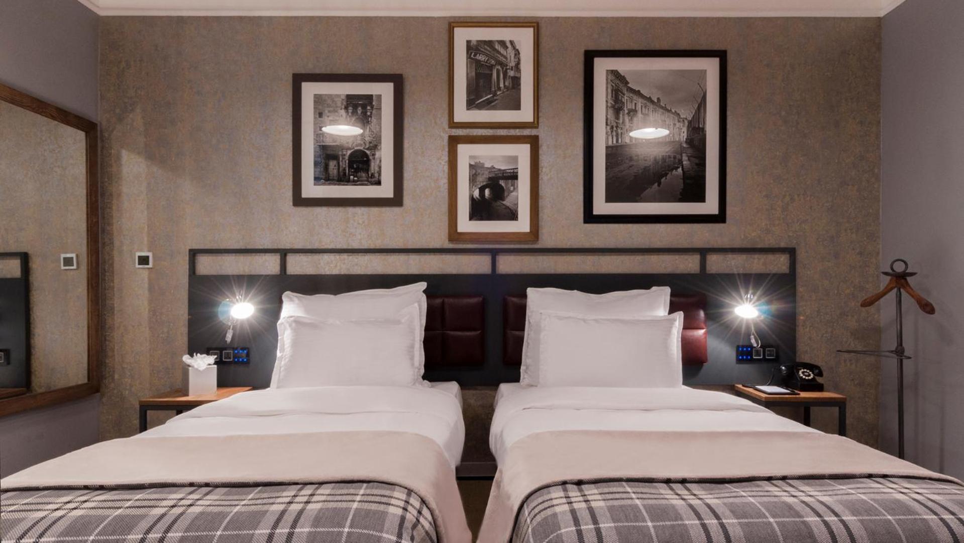 Double or Twin Room thumbnail 6