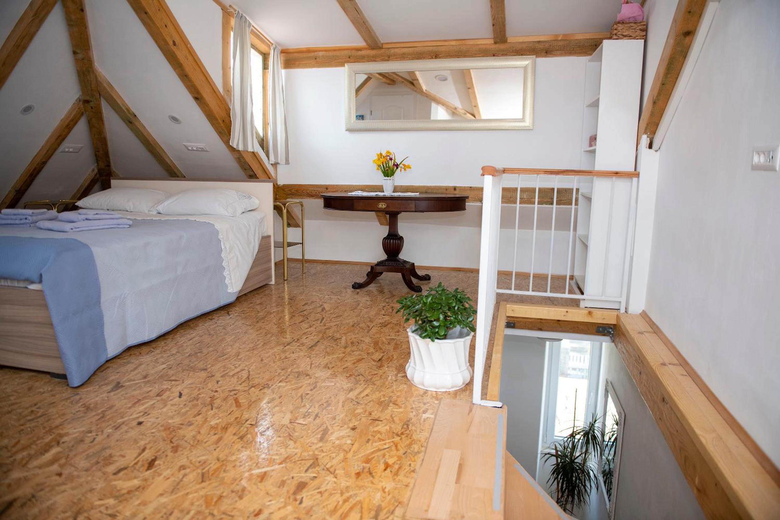 Apartment - Split Level photo 1