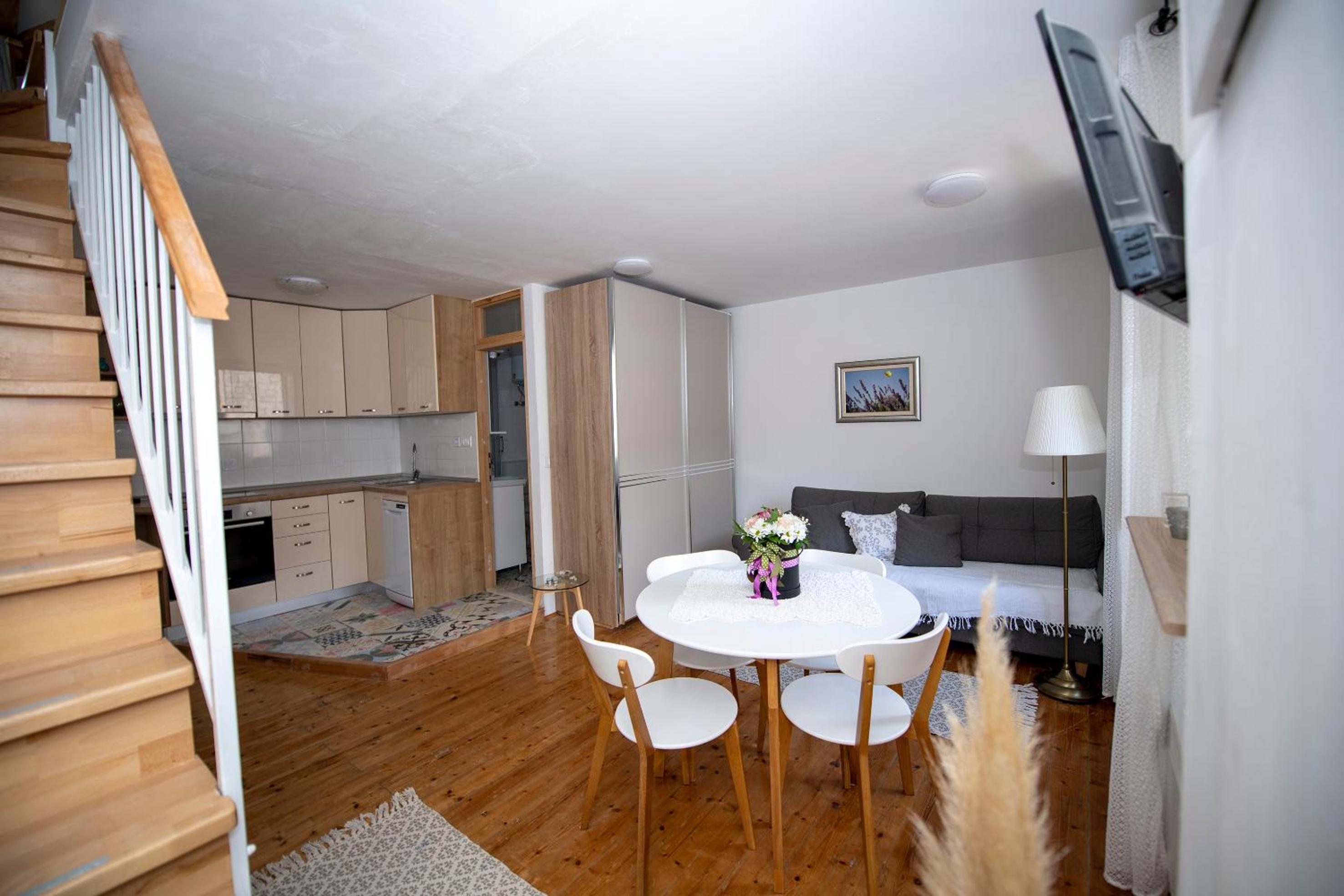 Apartment - Split Level photo 3
