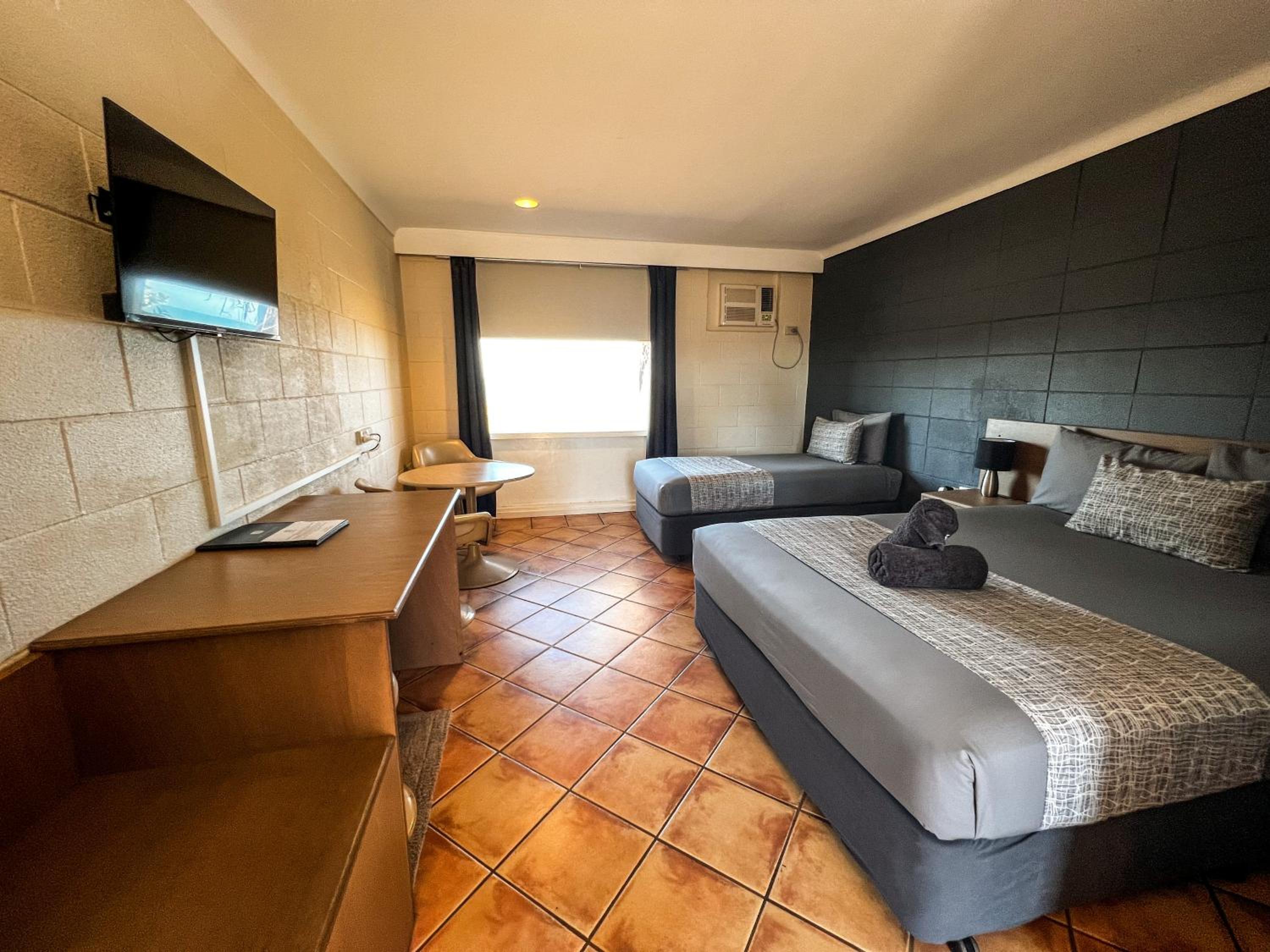 Deluxe Double Room with Sea View - Photo 3