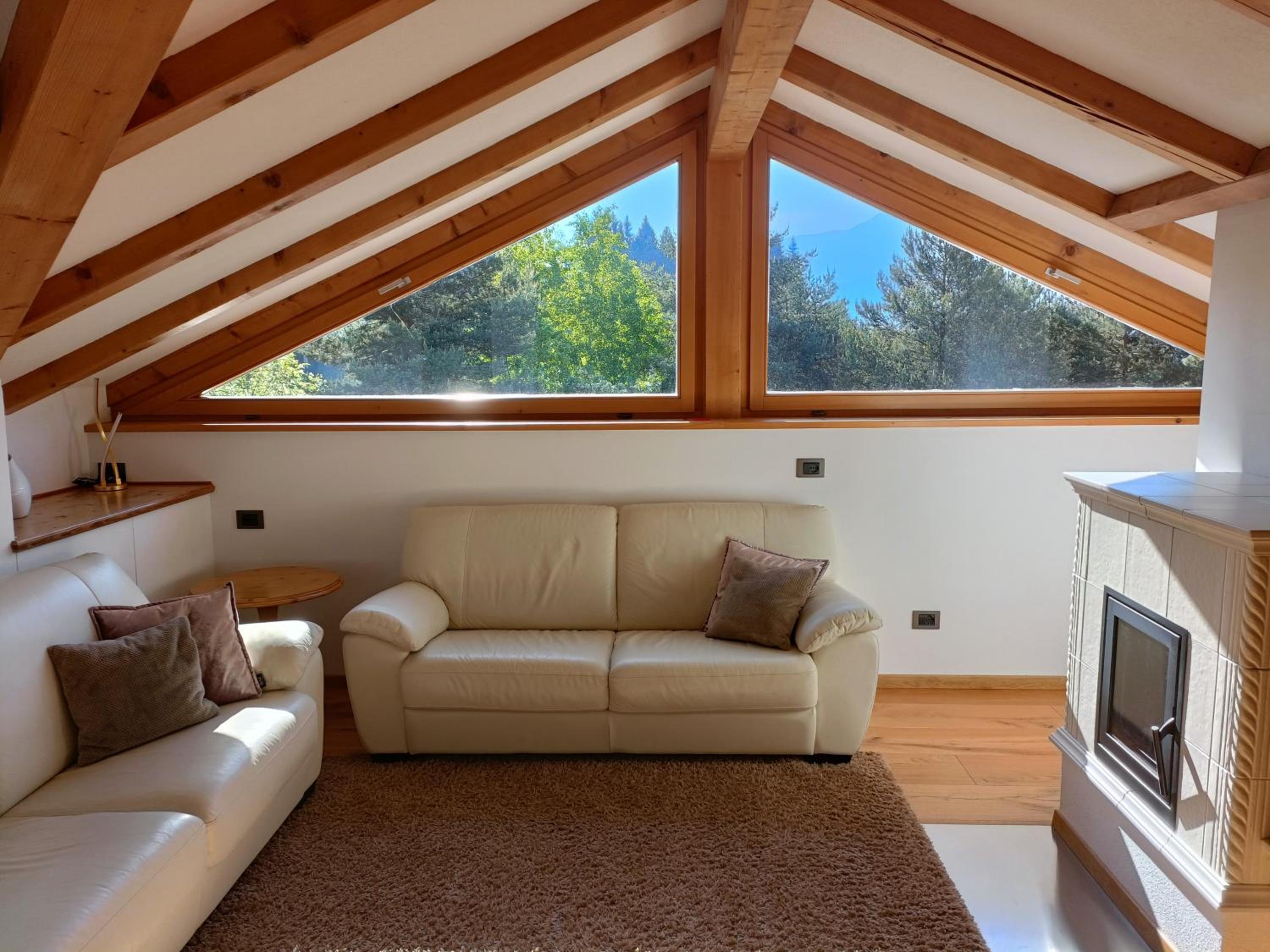 Apartment with Mountain View