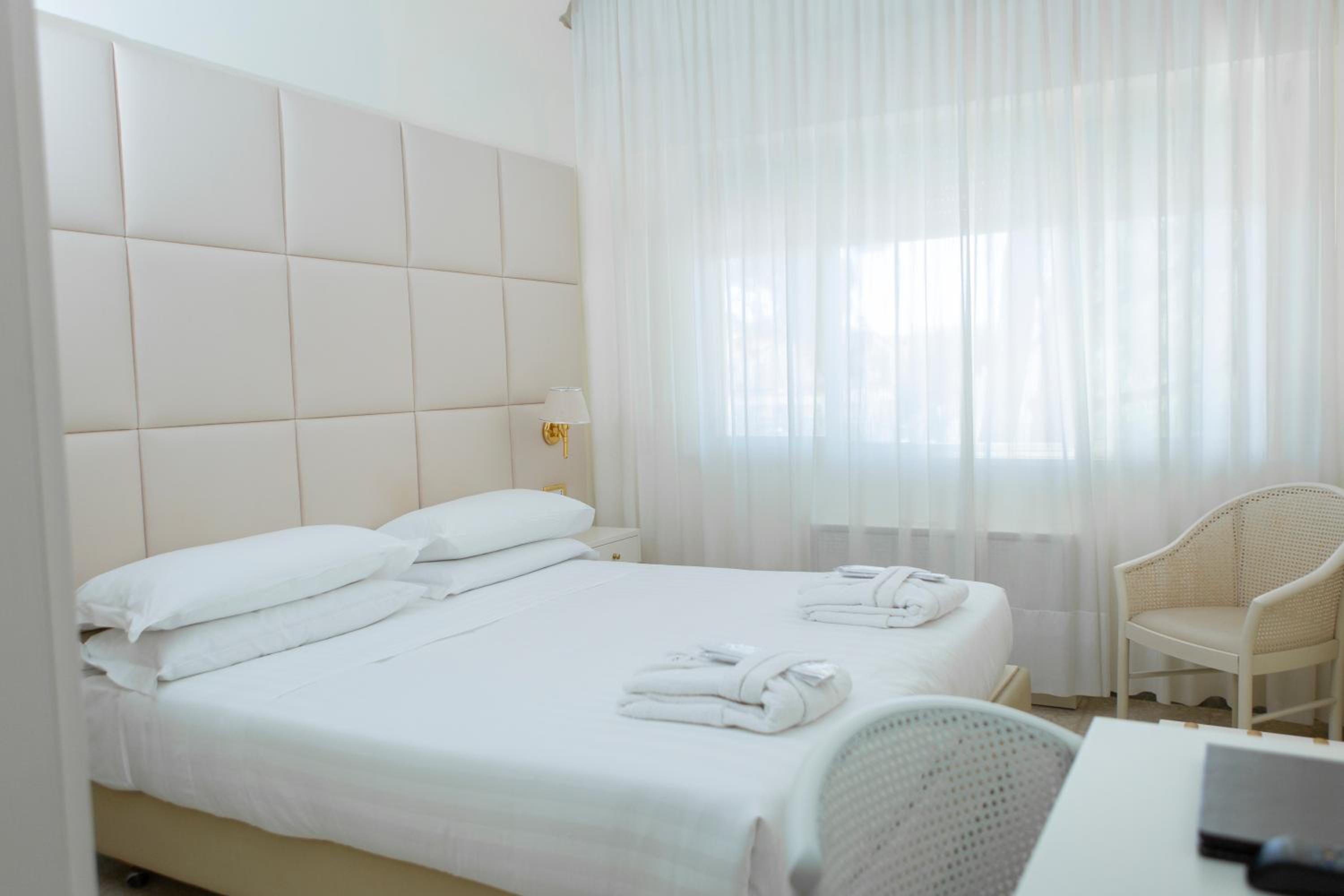 Deluxe Double Room with Sea View - Photo 1