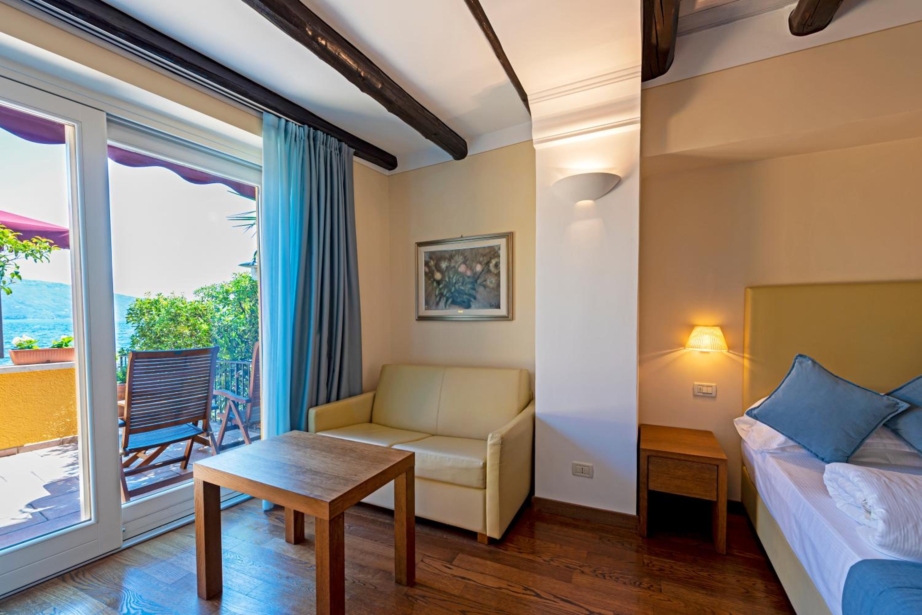 Deluxe Double Room With Balcony photo 3