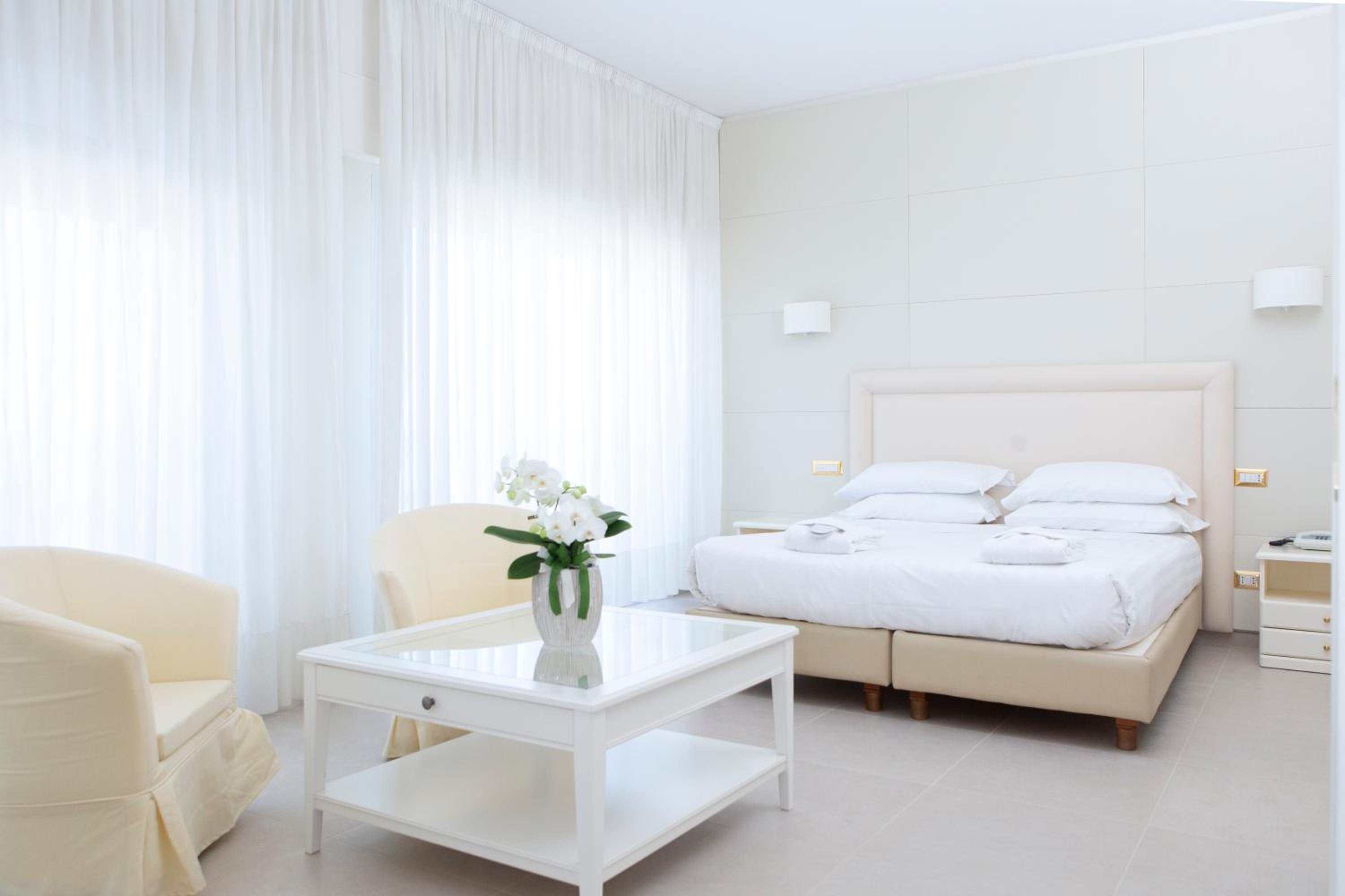 Suite with Sea View - Photo 3