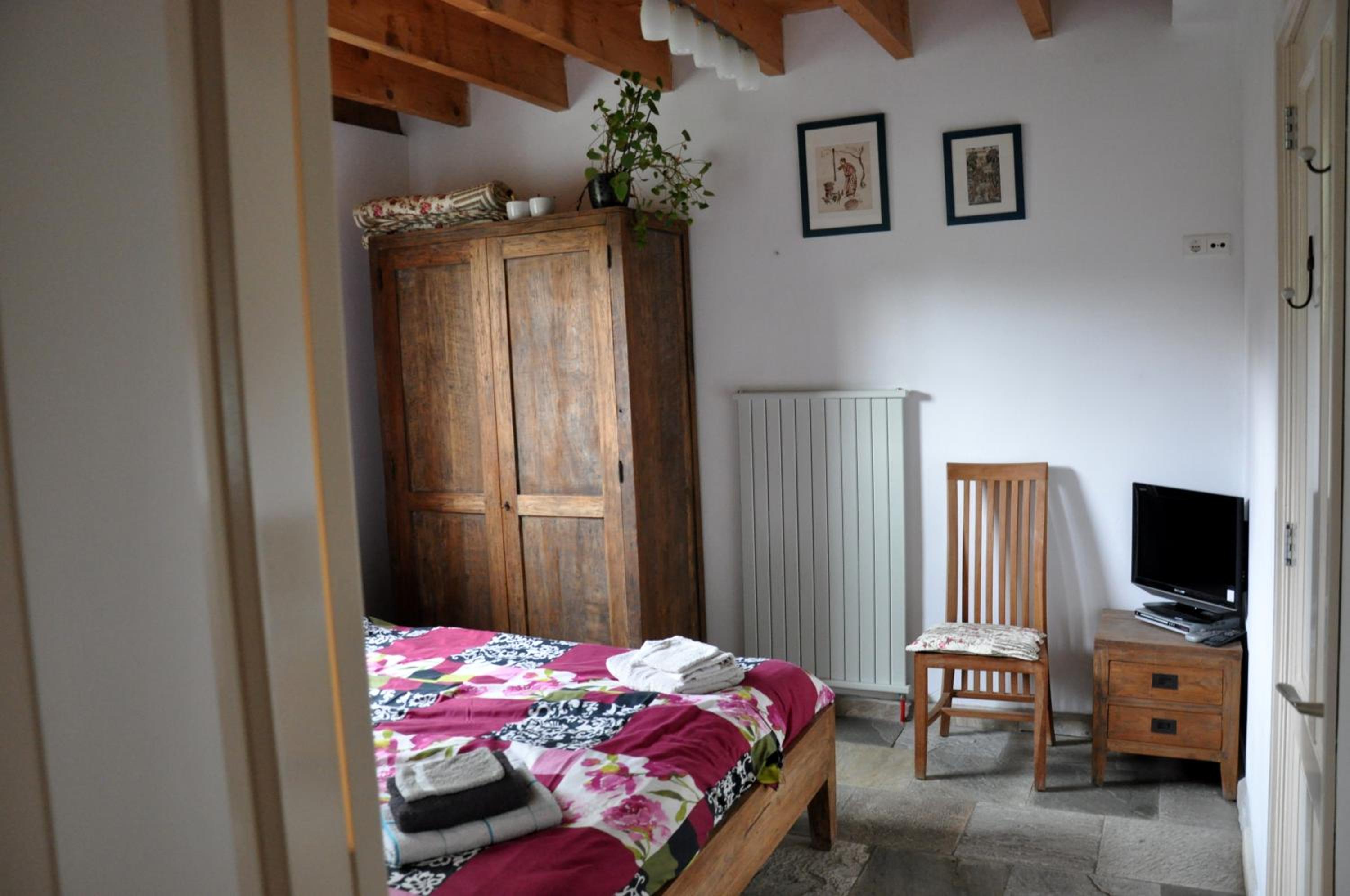 Two-Bedroom Apartment - Photo 2