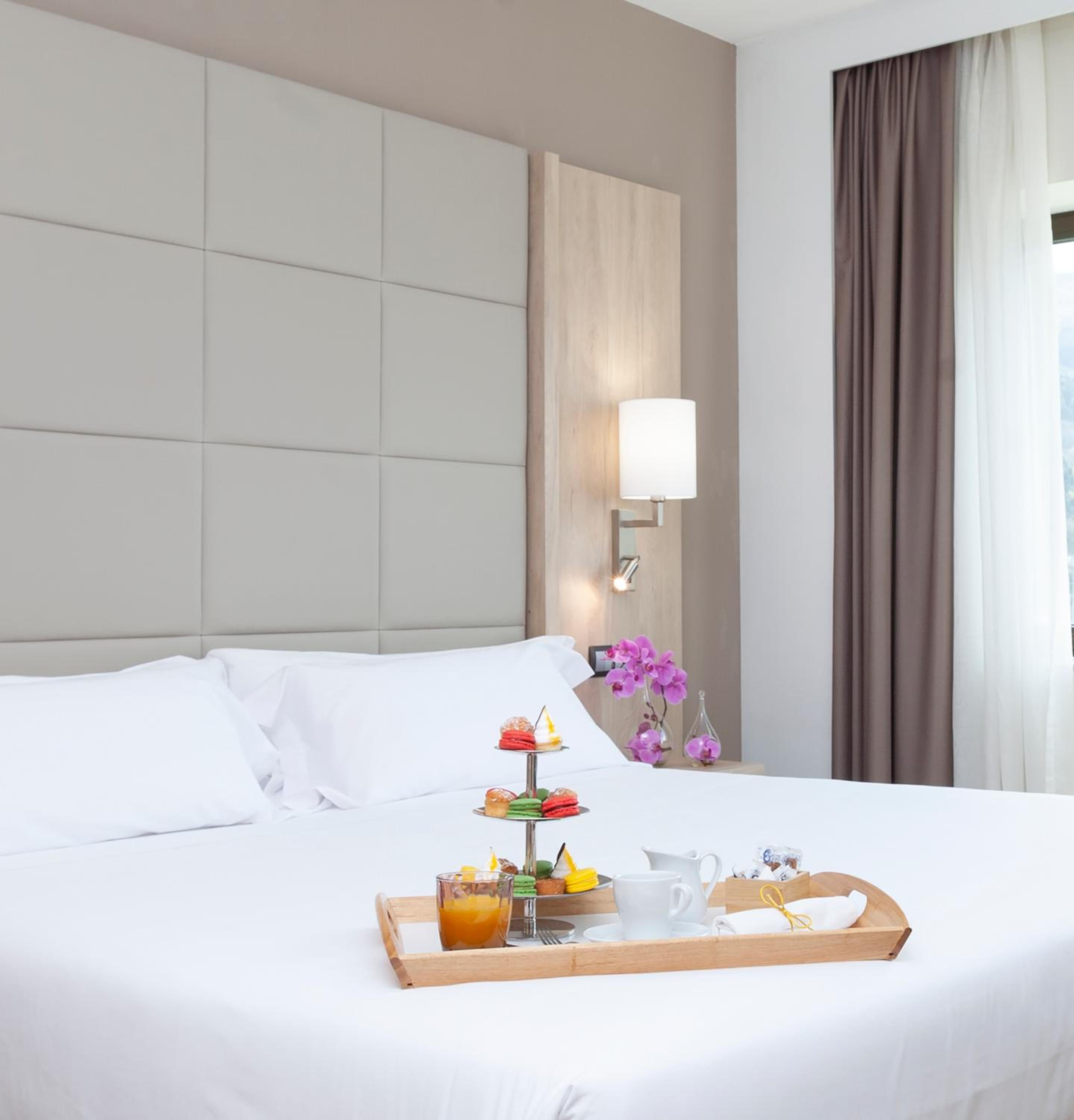 Executive Suite - Photo 2