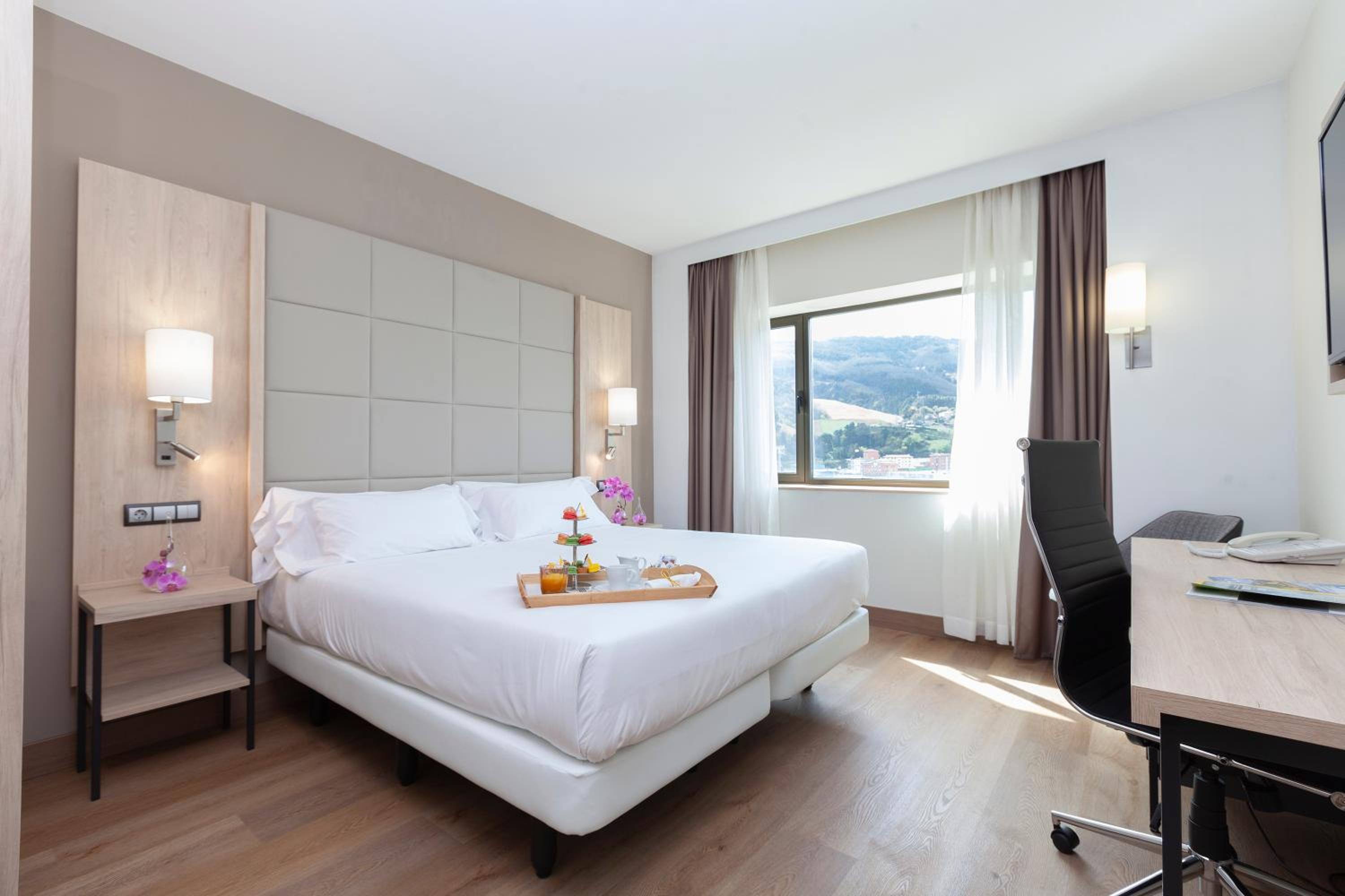 Executive Suite - Photo 1