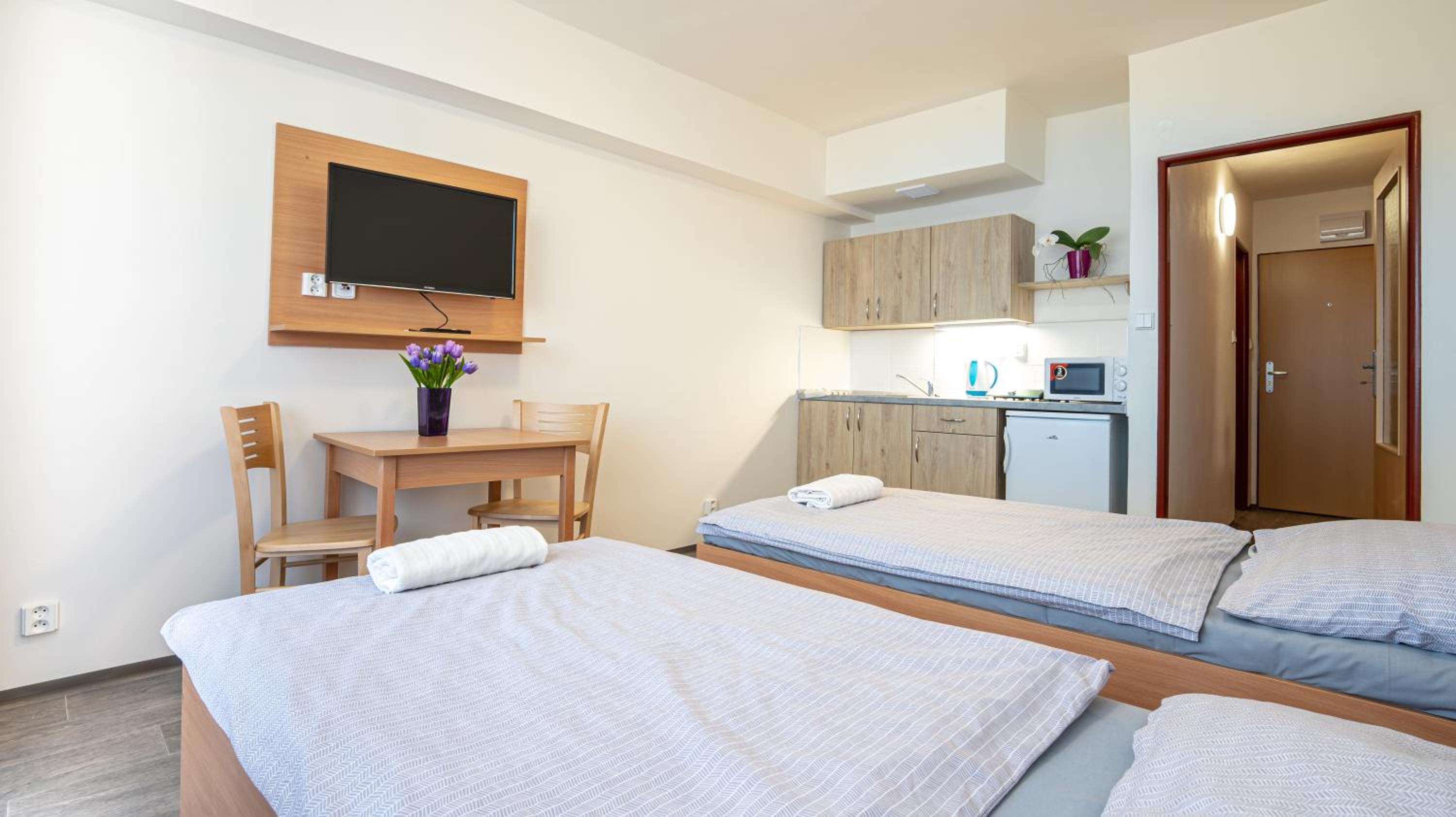 Twin Room with Balcony - Photo 2