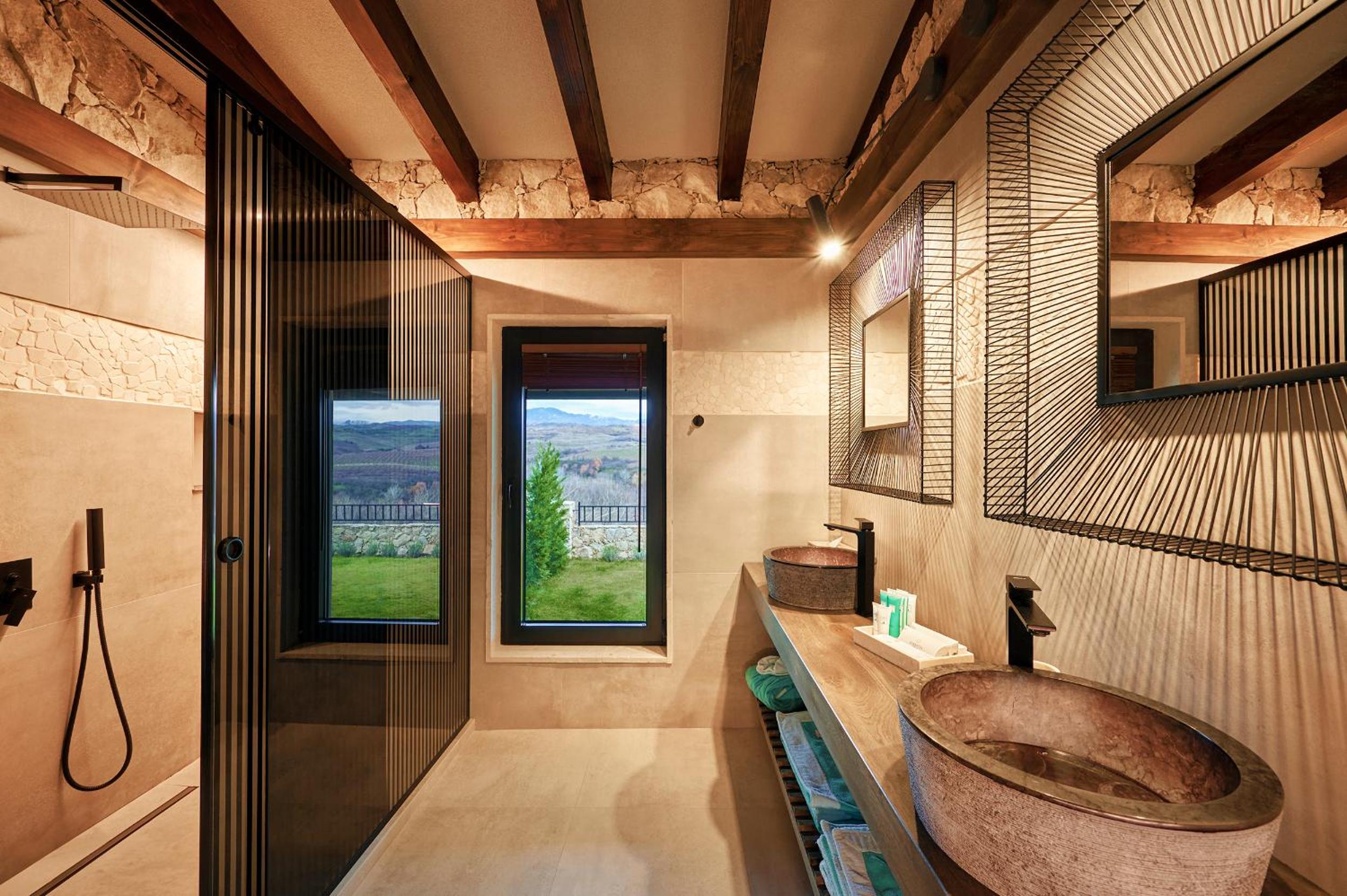 Superior Suite - Photo 3