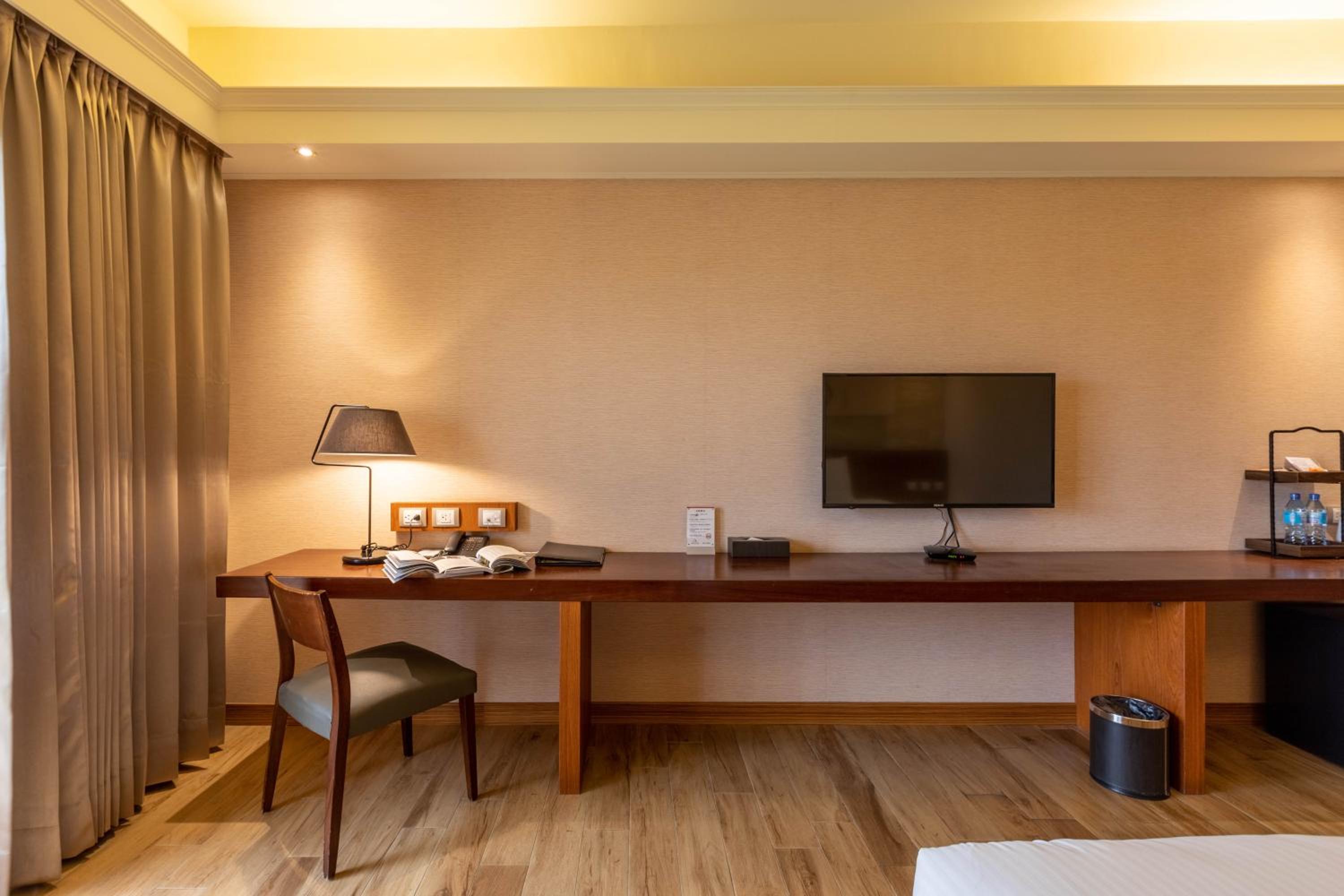 Queen Room with Balcony photo 2