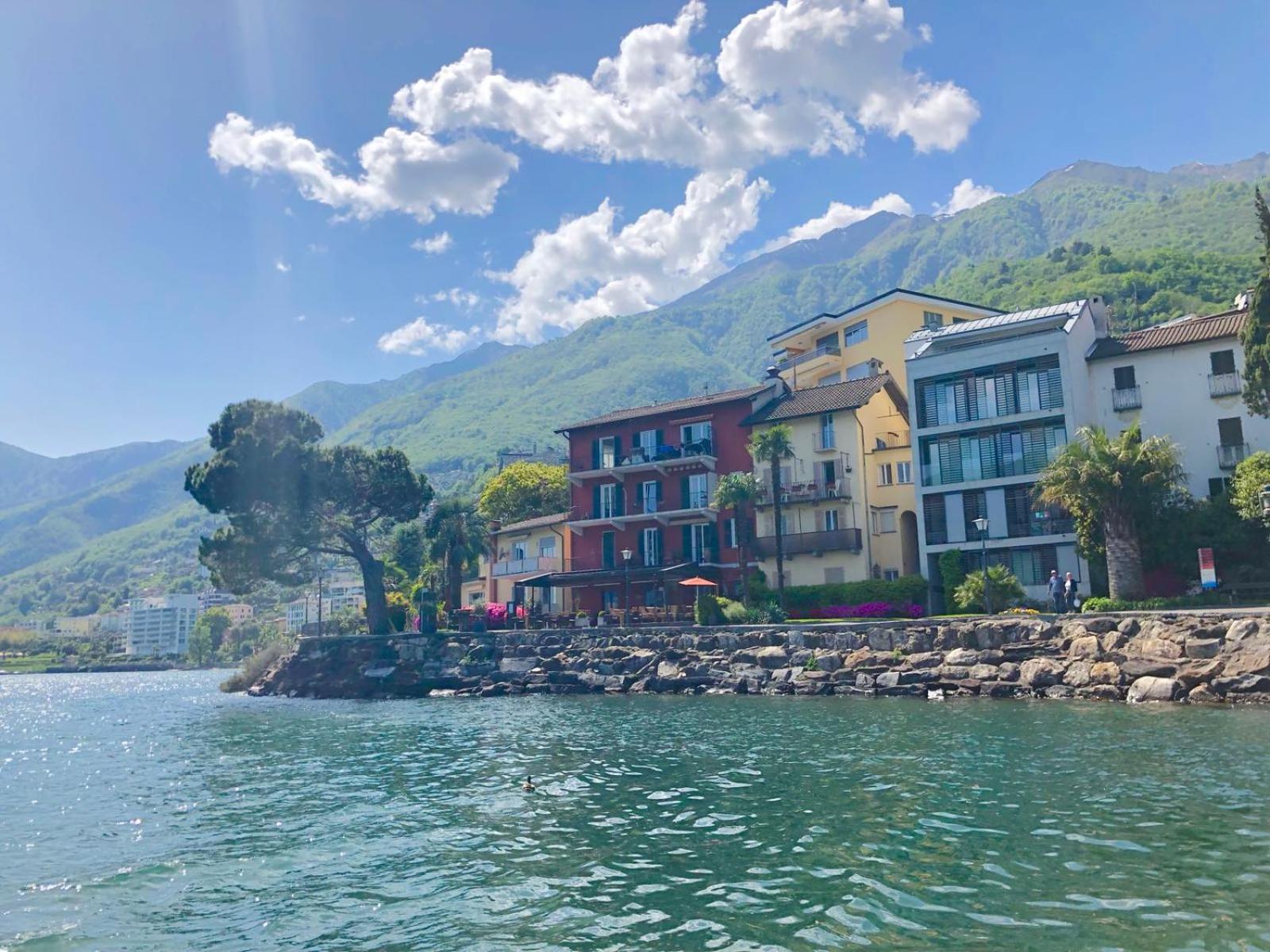 Two-Bedroom Apartment with Lake View and Balcony photo 3