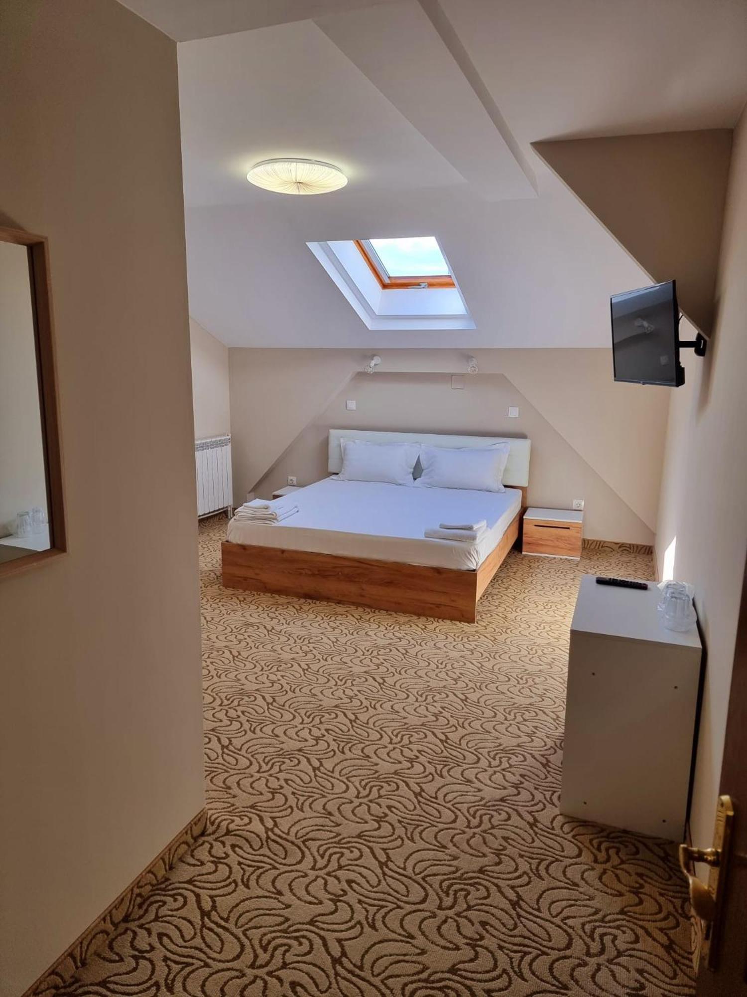Budget Double Room - Photo 1