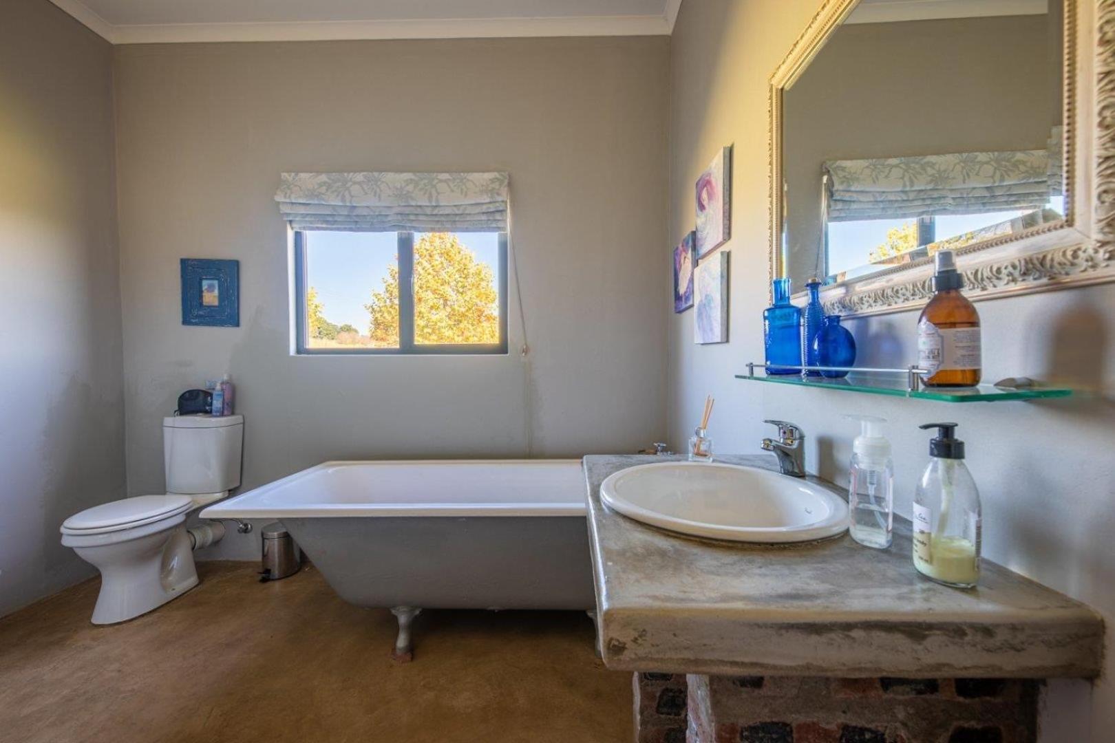 Twin Room with Shared Bathroom photo 2