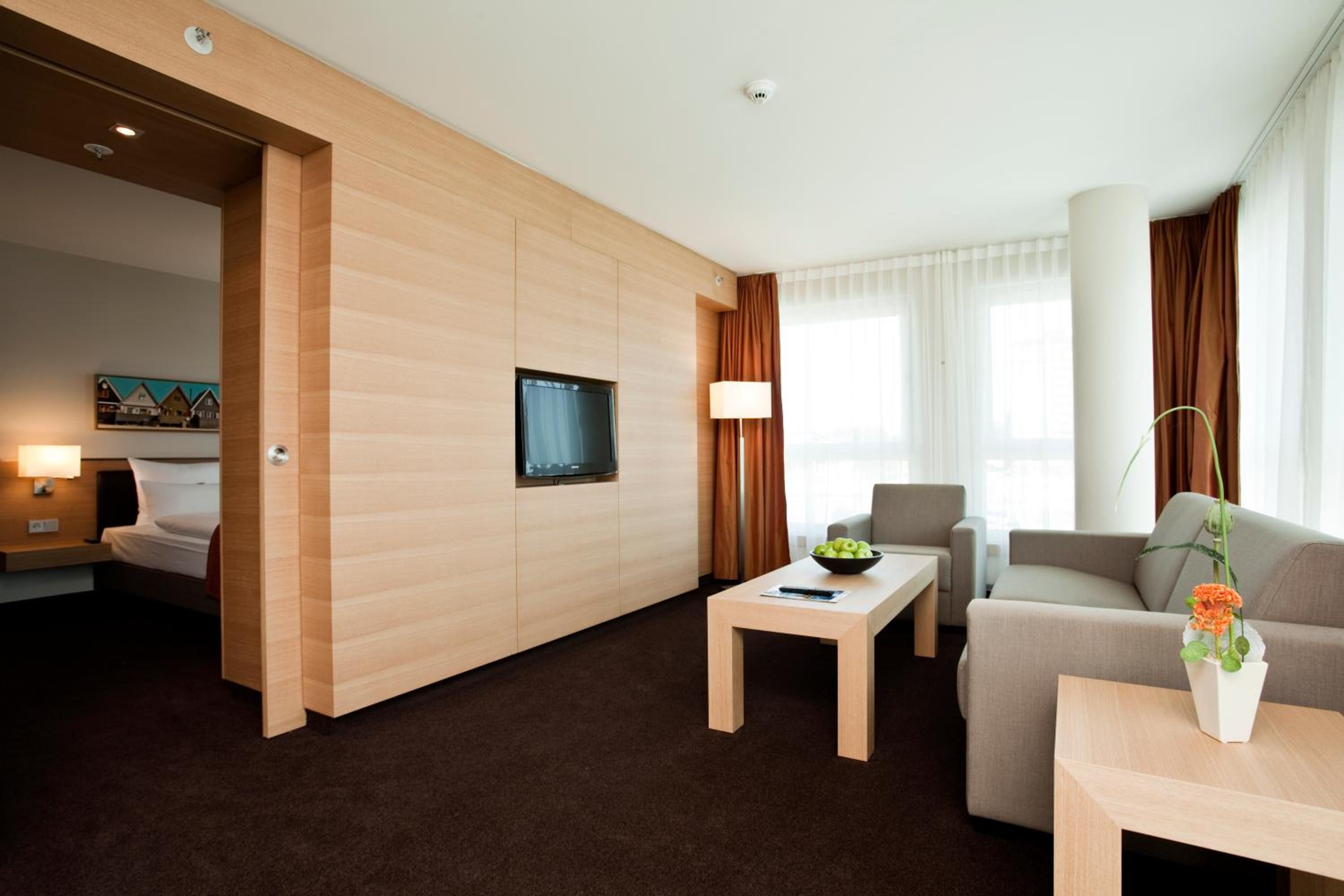Suite - Photo 5