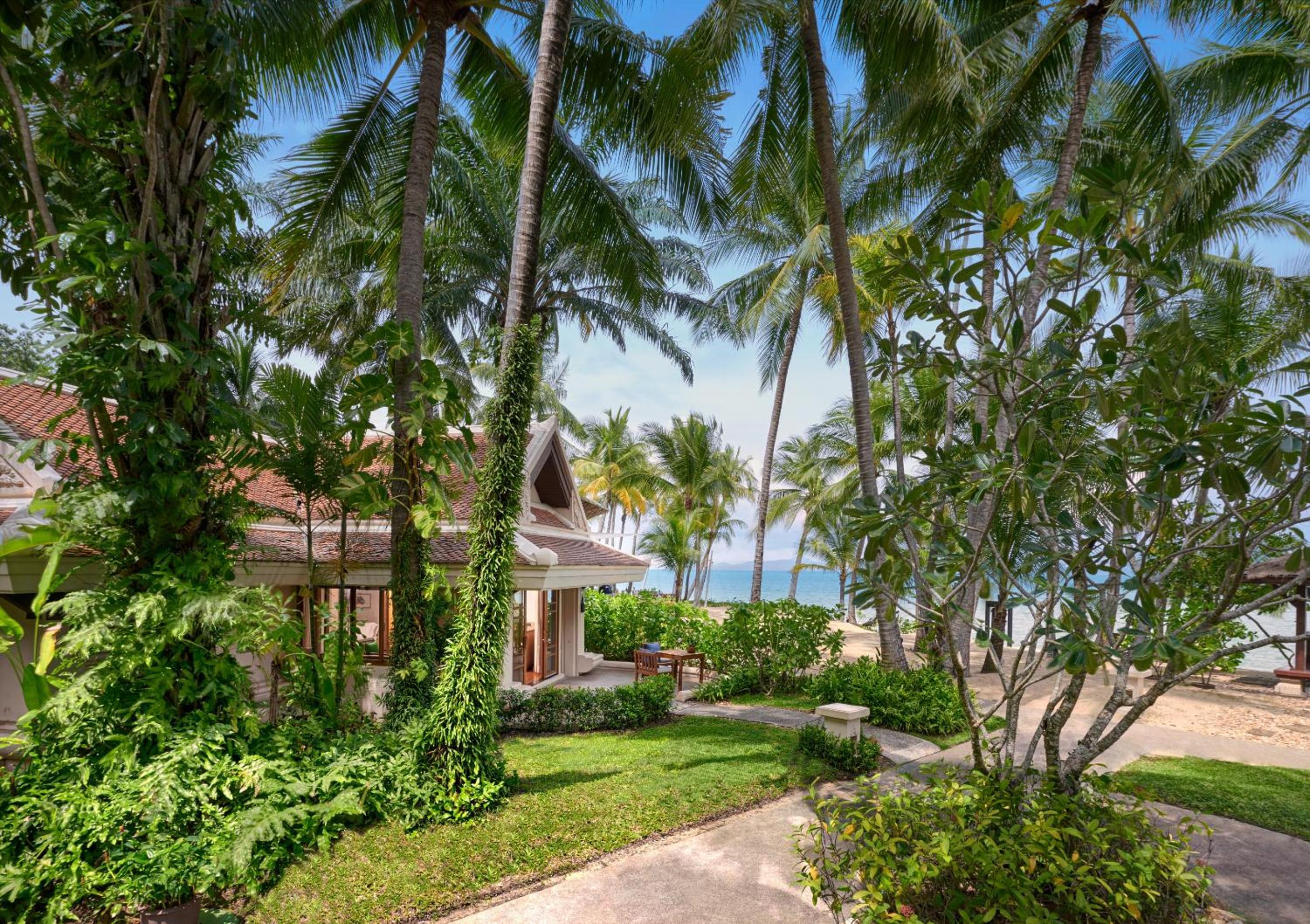 Deluxe Beachfront Villa - Photo 6
