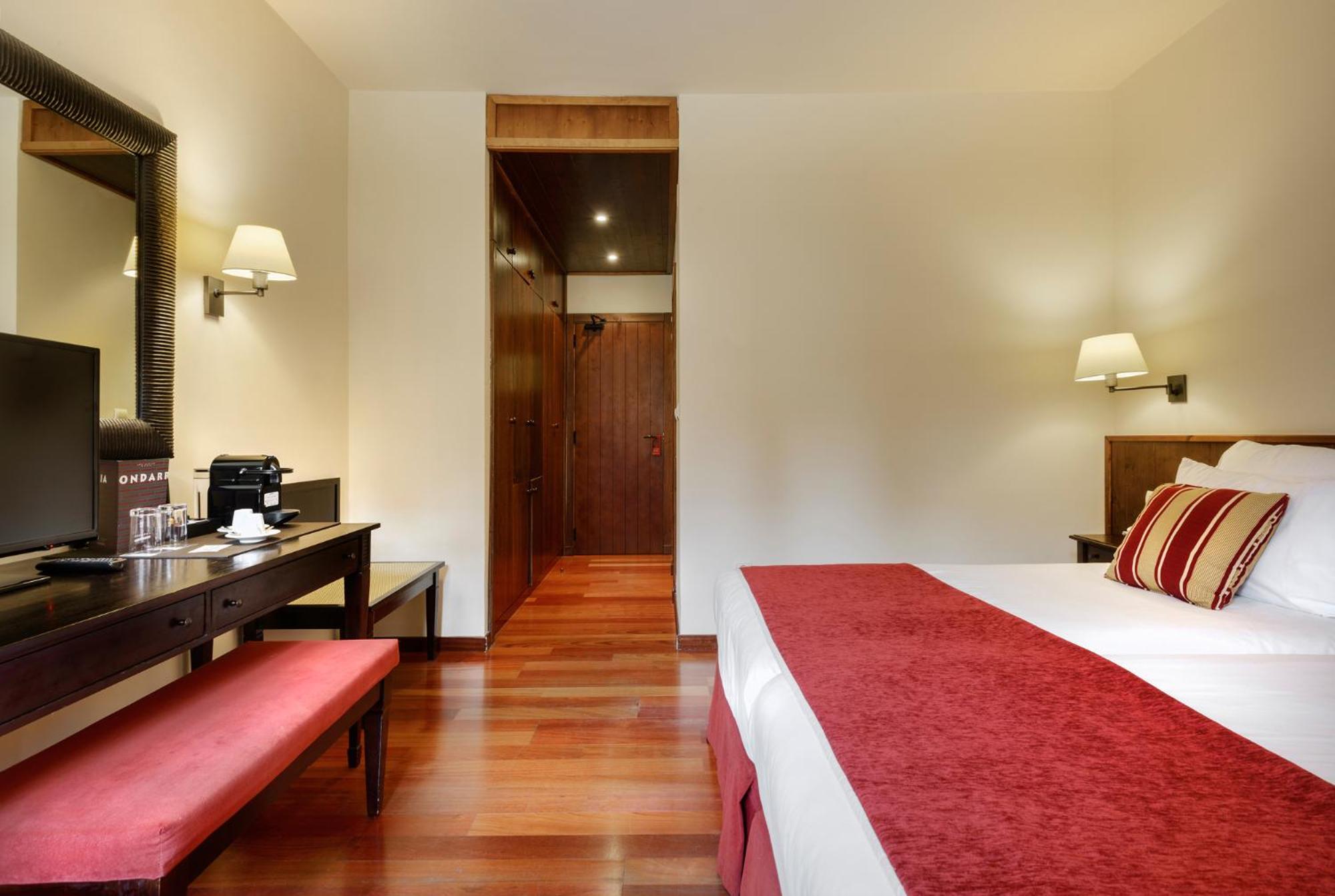 Standard Twin Room - Photo 2