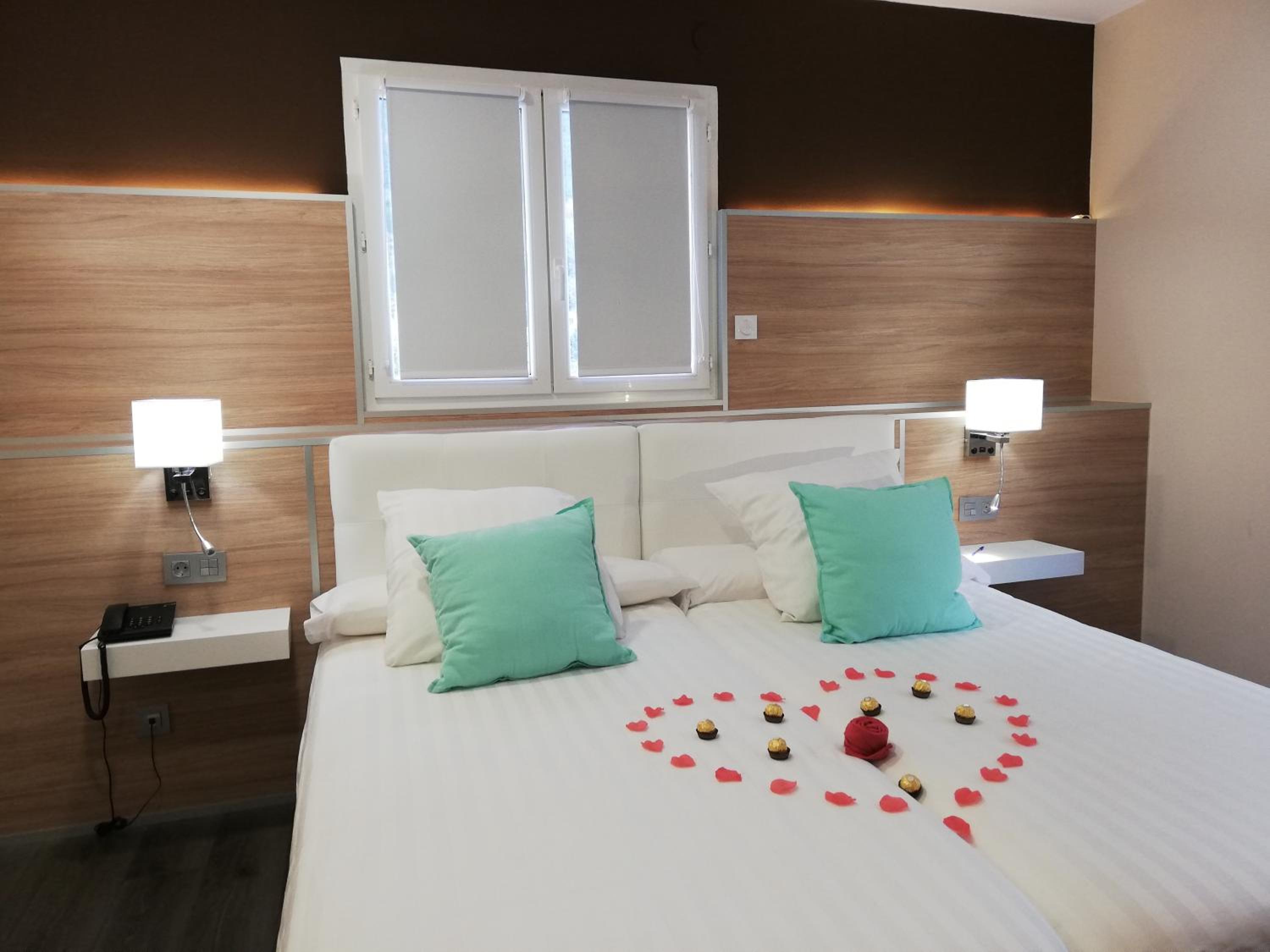 Double Room - Photo 13