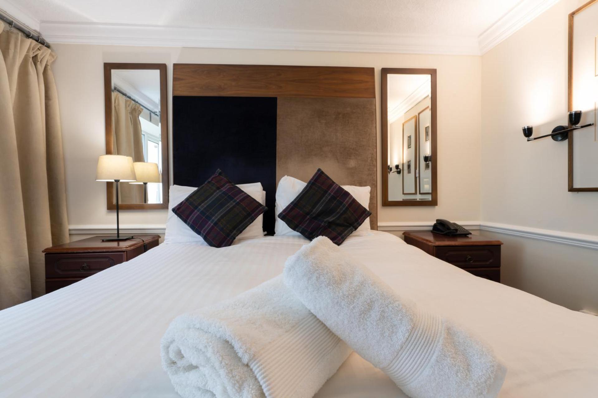 Standard Double Room - Photo 7