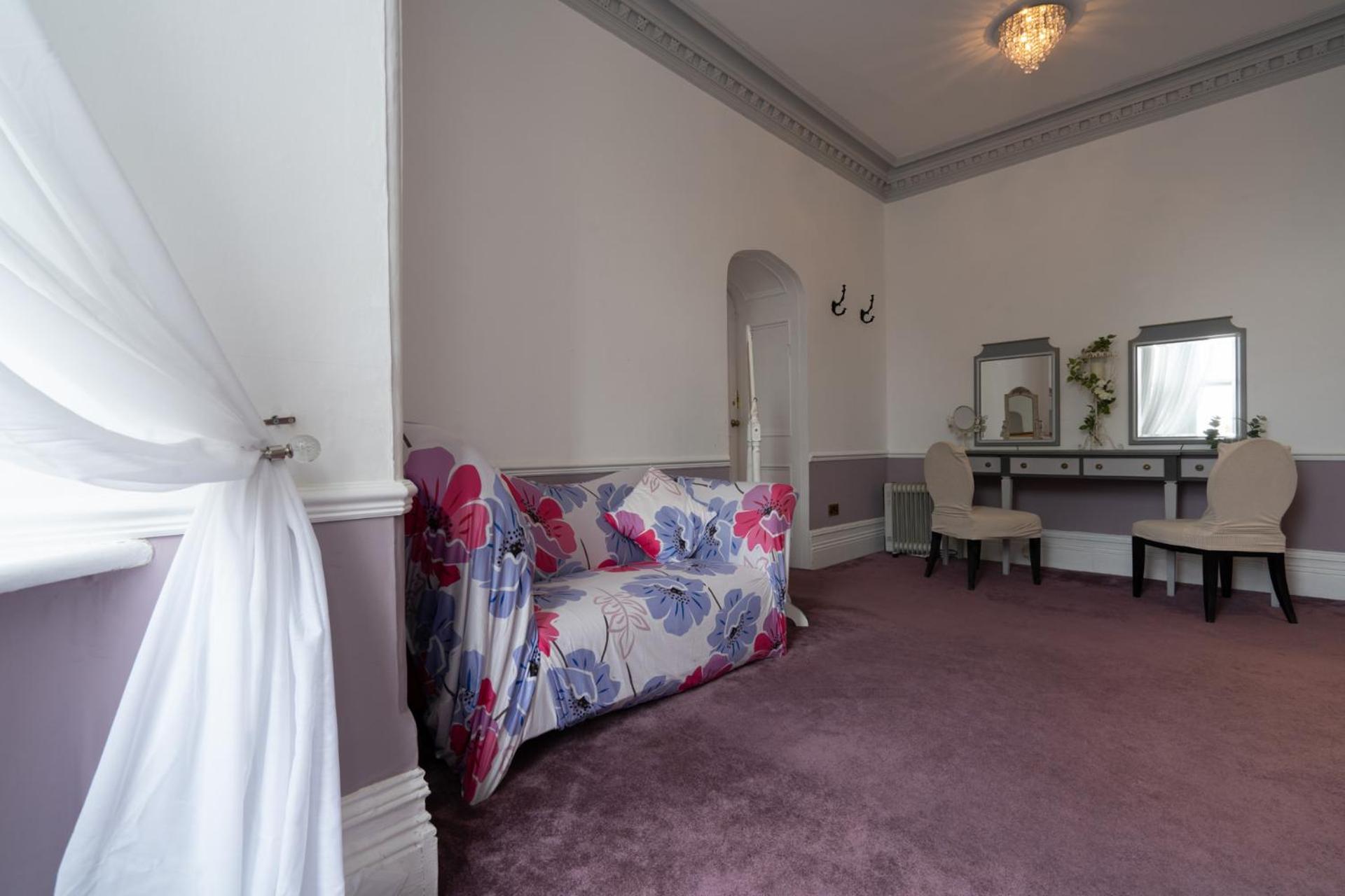 Suite - Photo 1