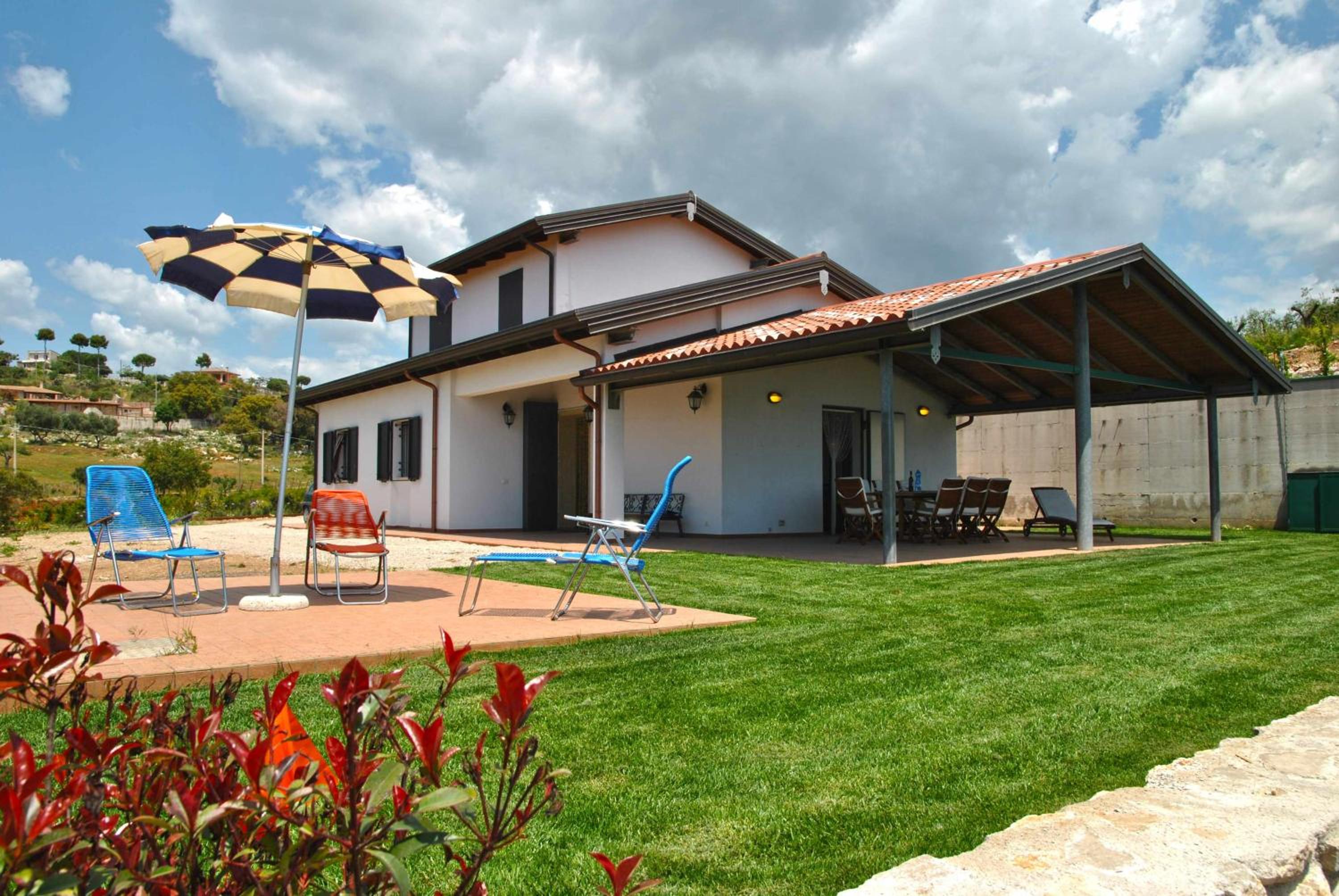 Two-Bedroom House - Photo 25