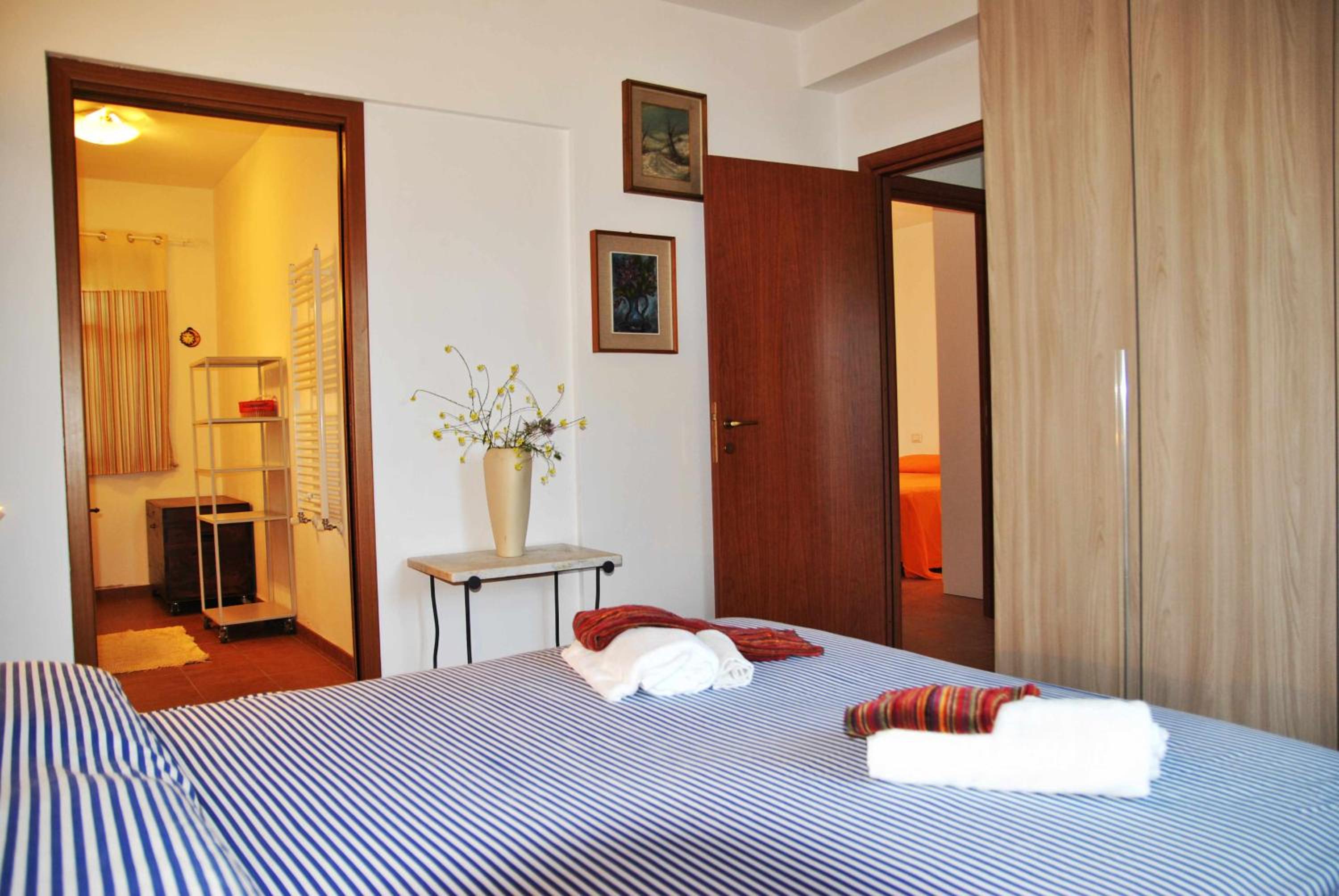 Two-Bedroom House - Photo 26