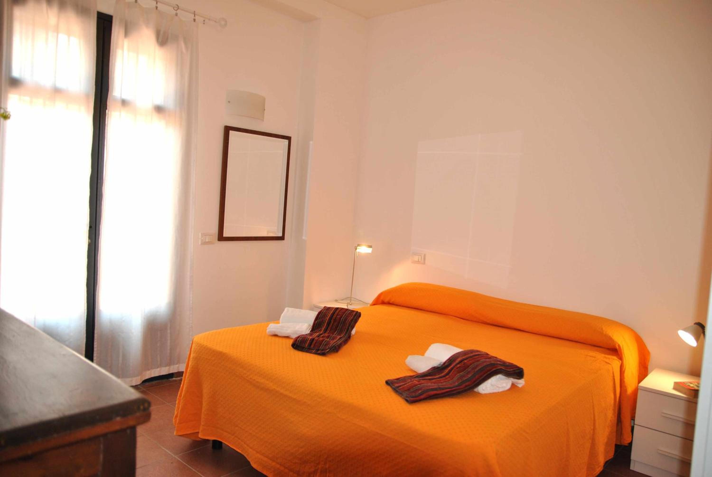 Two-Bedroom House - Photo 28
