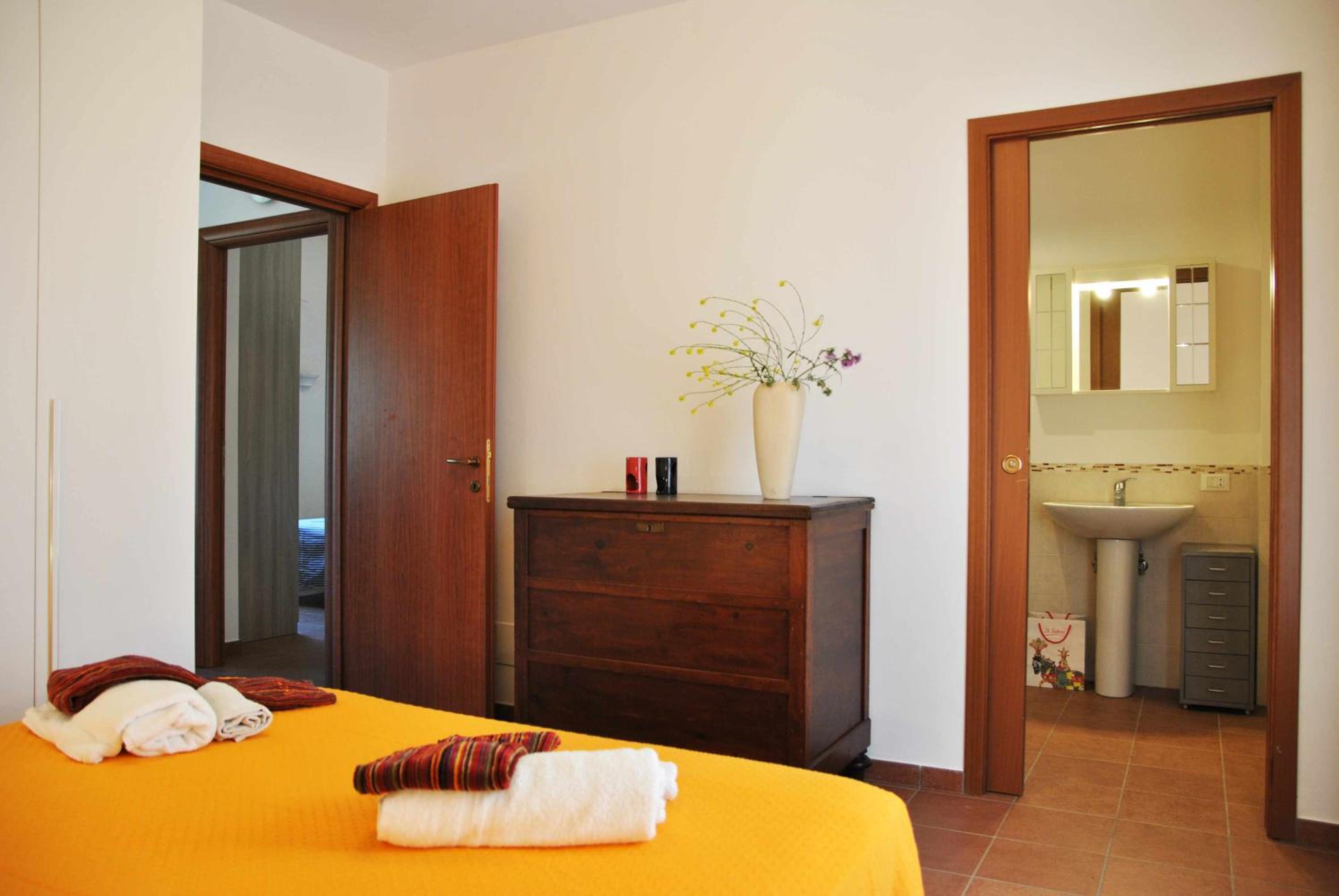 Two-Bedroom House - Photo 29