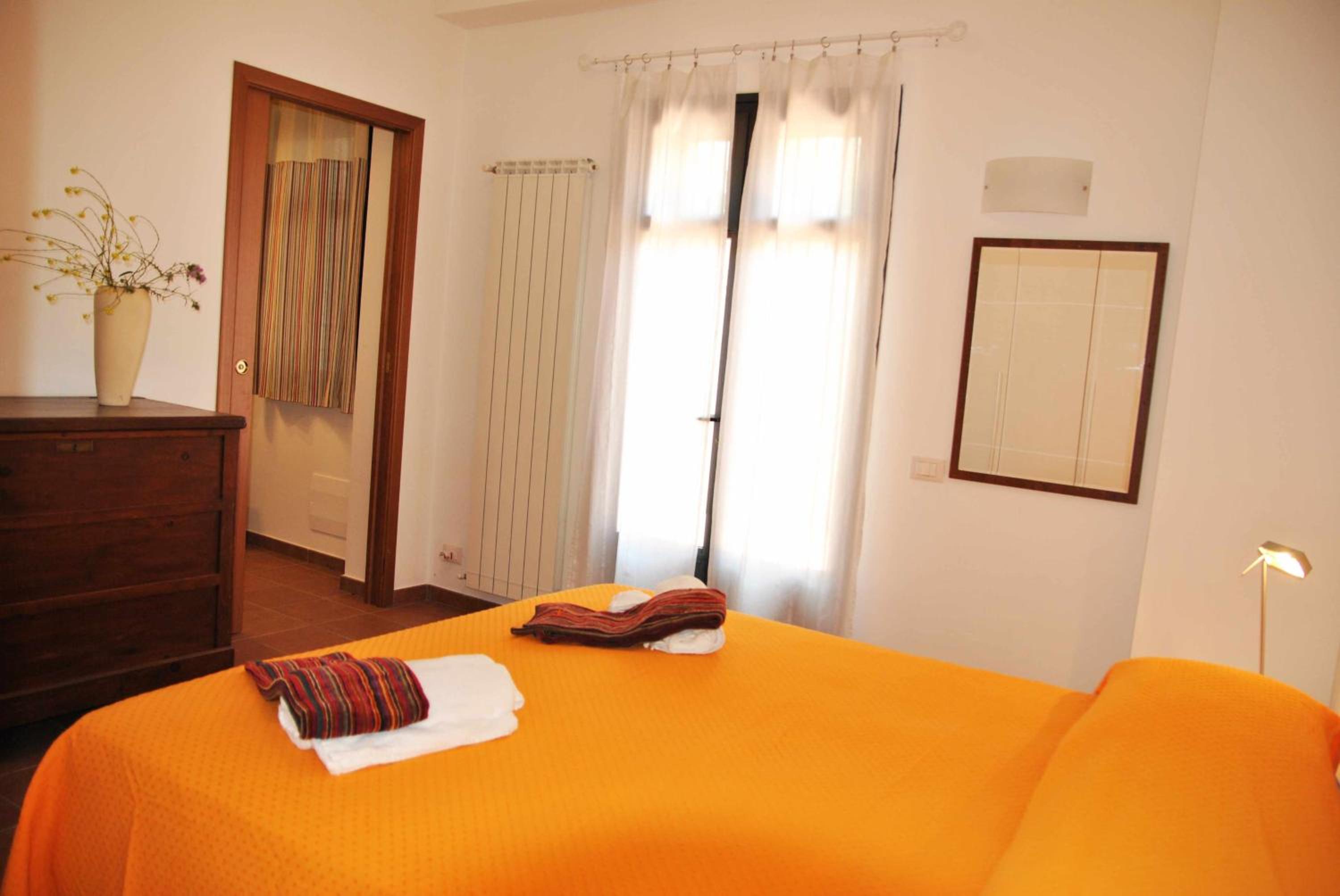 Two-Bedroom House - Photo 20