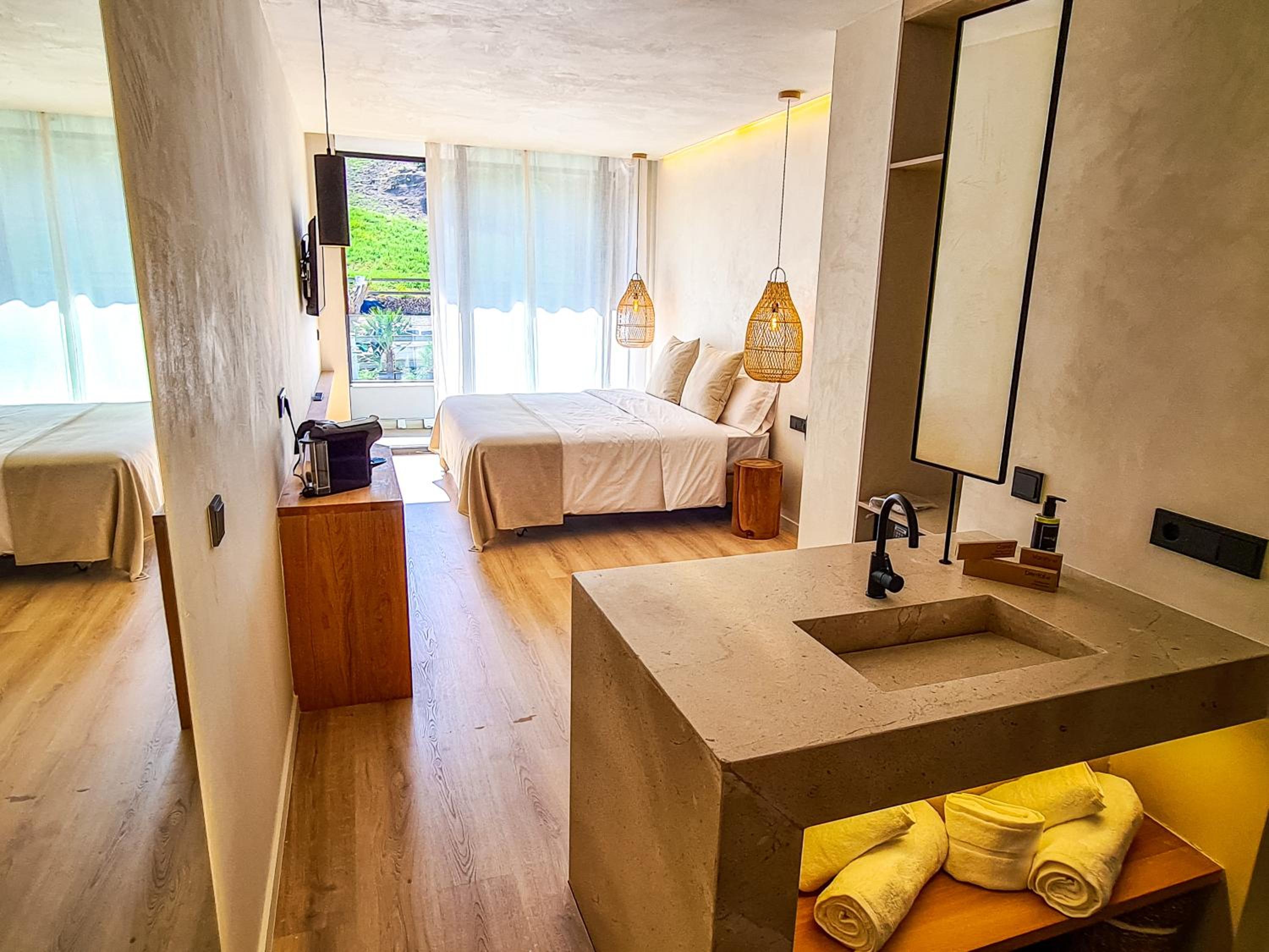 Double or Twin Room - Photo 10