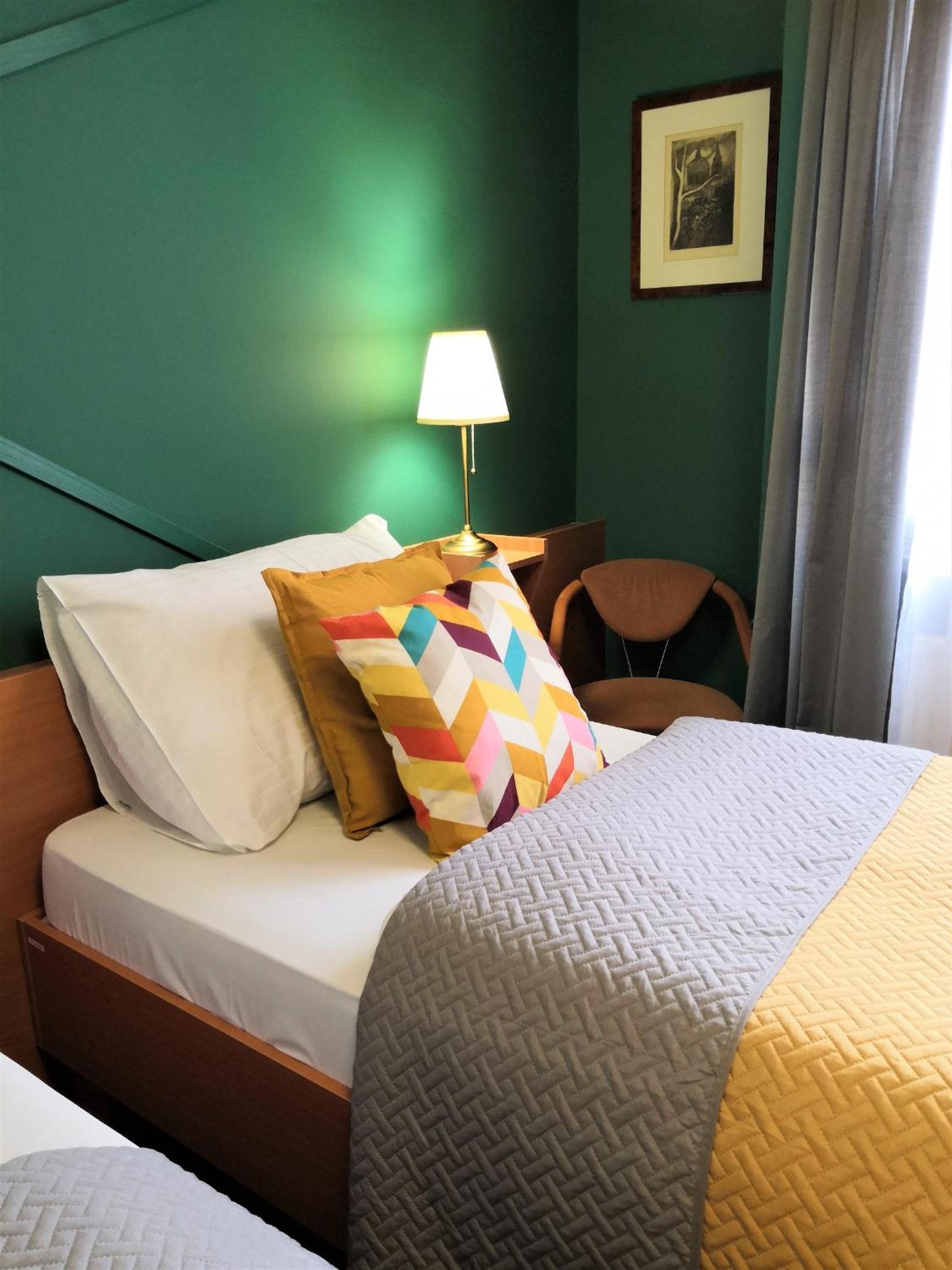 Standard Twin Room - Photo 1