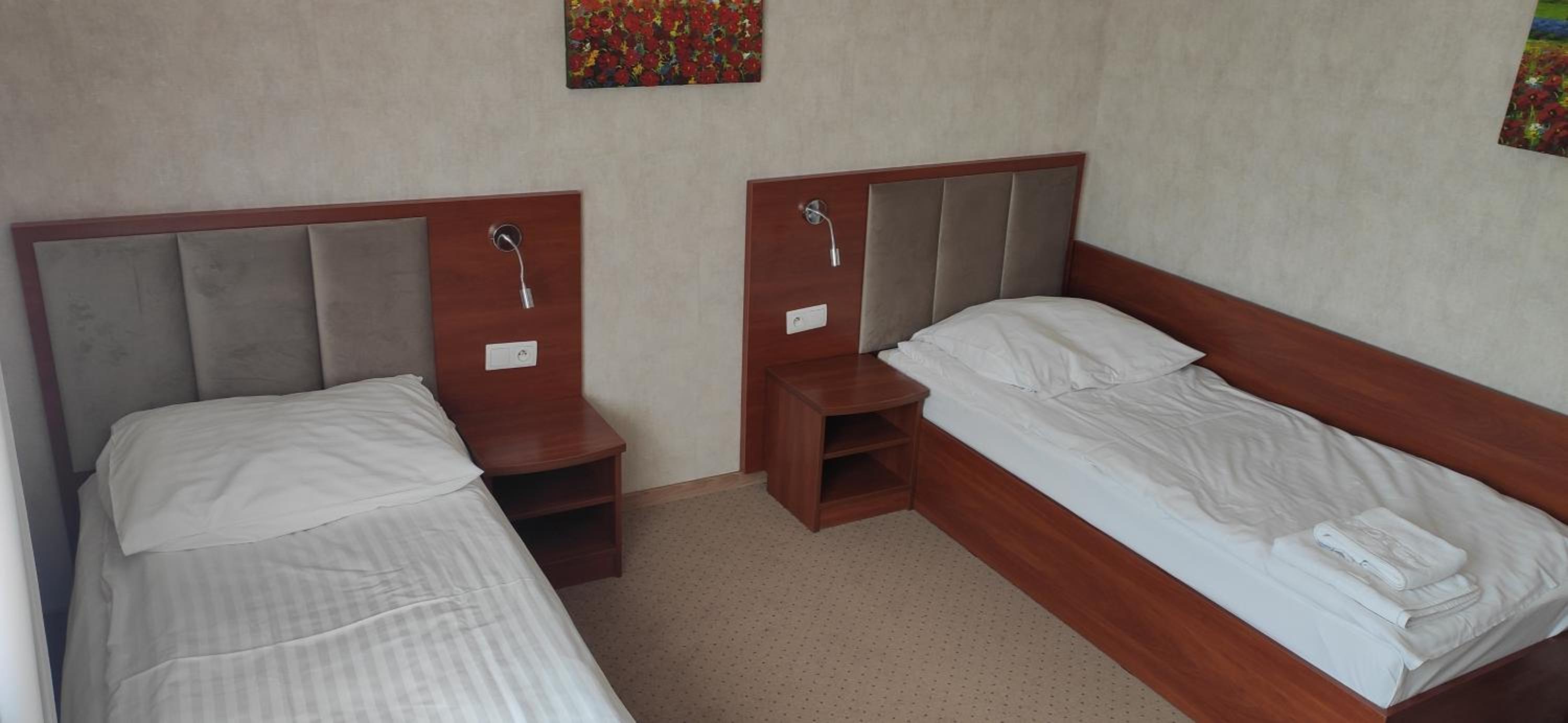 Double or Twin Room - Photo 4