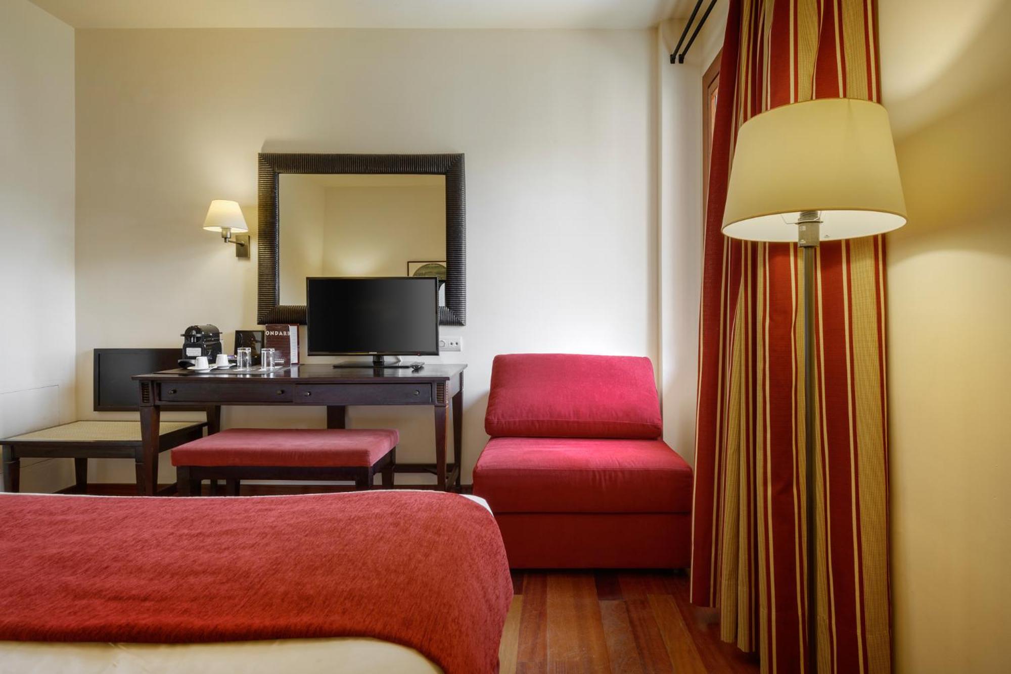 Triple Room (2 Adults + 1 Child) - Photo 3