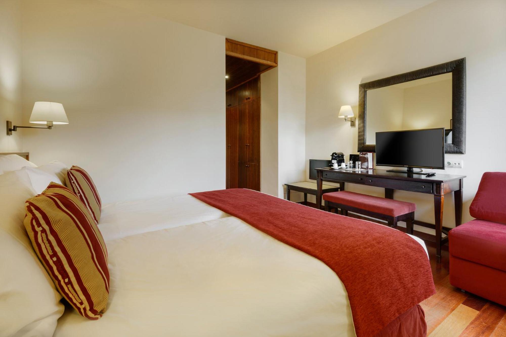 Triple Room (2 Adults + 1 Child) - Photo 5