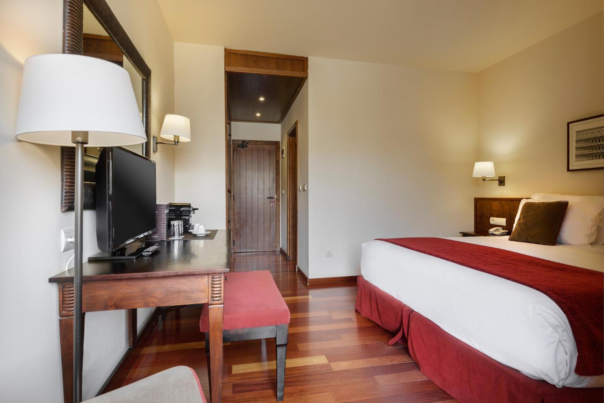 Standard Twin Room - Photo 1